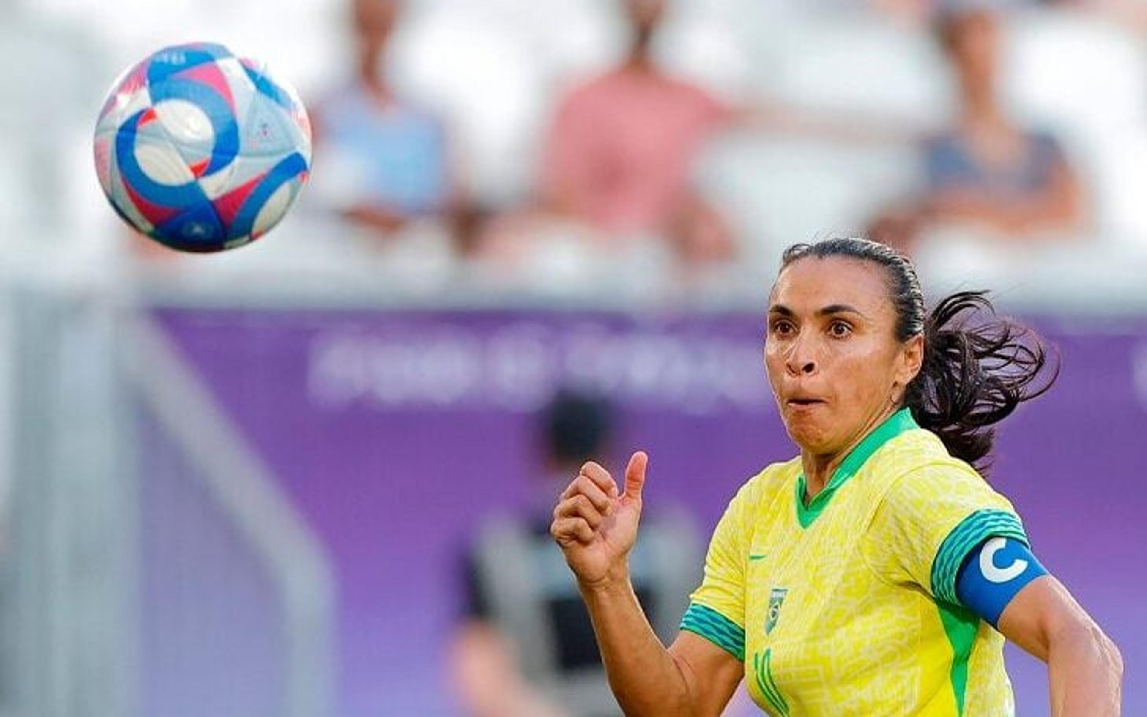 Torcedores do Brasil opinam sobre titularidade de Marta na final do futebol feminino nas Olimpíadas