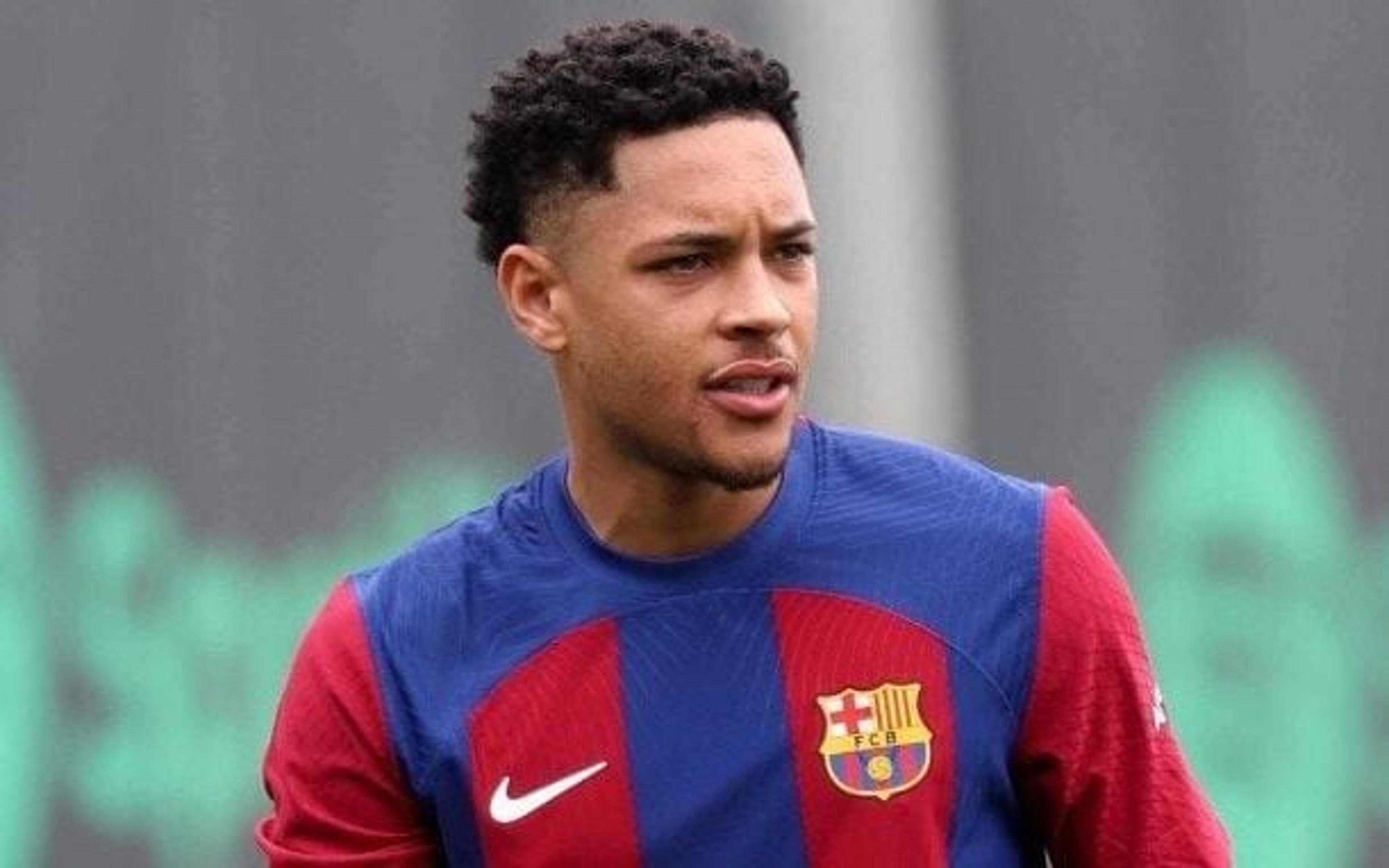 Vitor Roque não é relacionado e fica fora de estreia do Barcelona na temporada