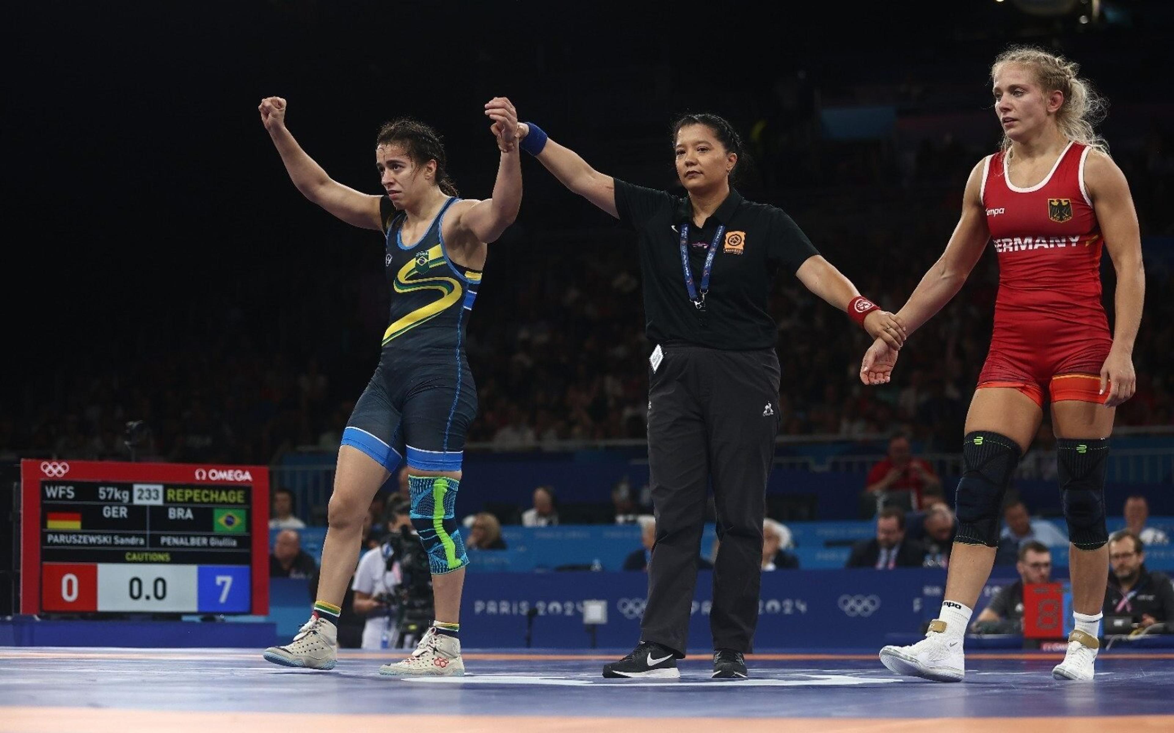 Giullia Penalber vence na repescagem e disputará bronze inédito no wrestling das Olimpíadas