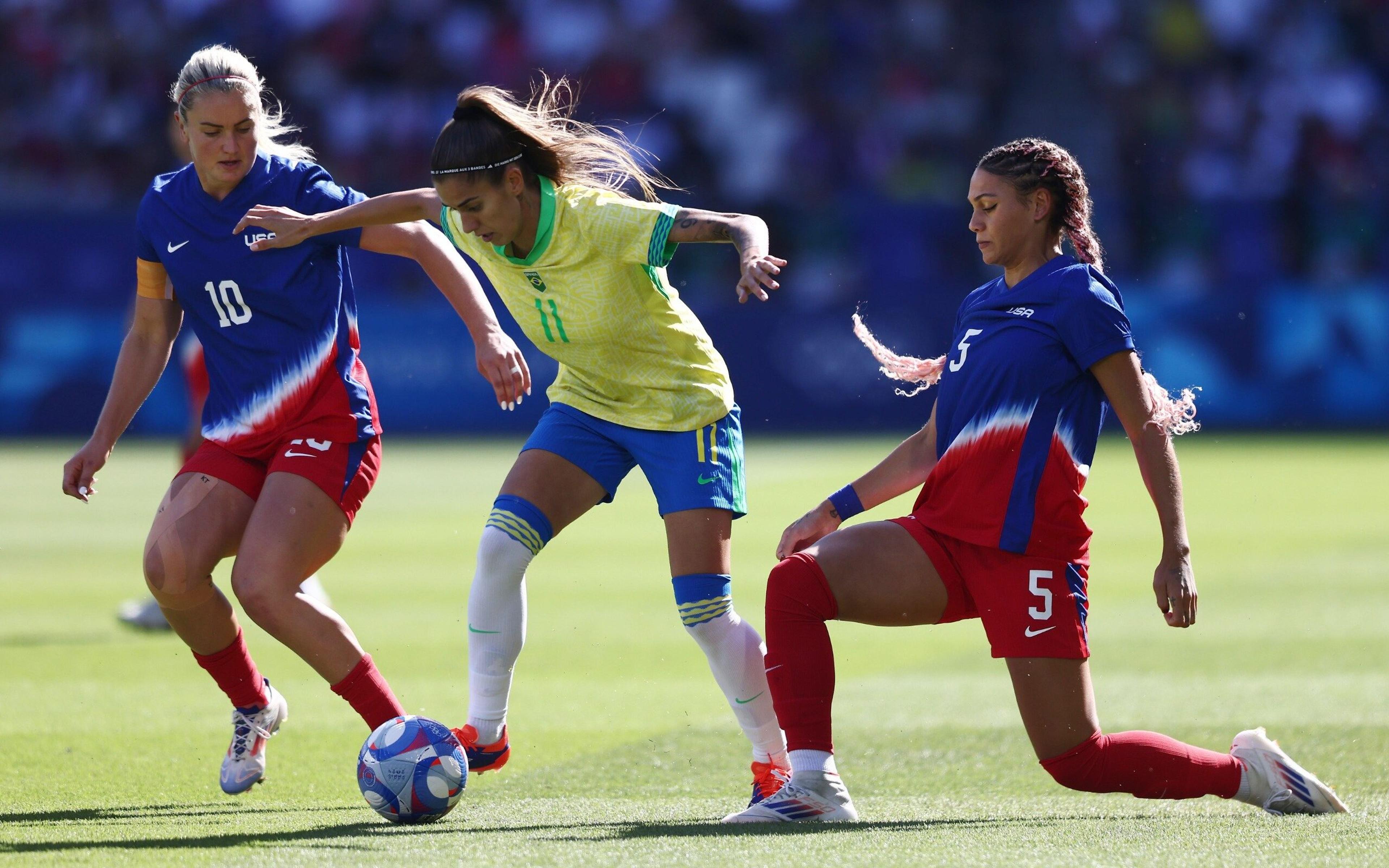 Neymar pede pênalti para o Brasil na disputa do ouro contra os EUA nas Olimpíadas