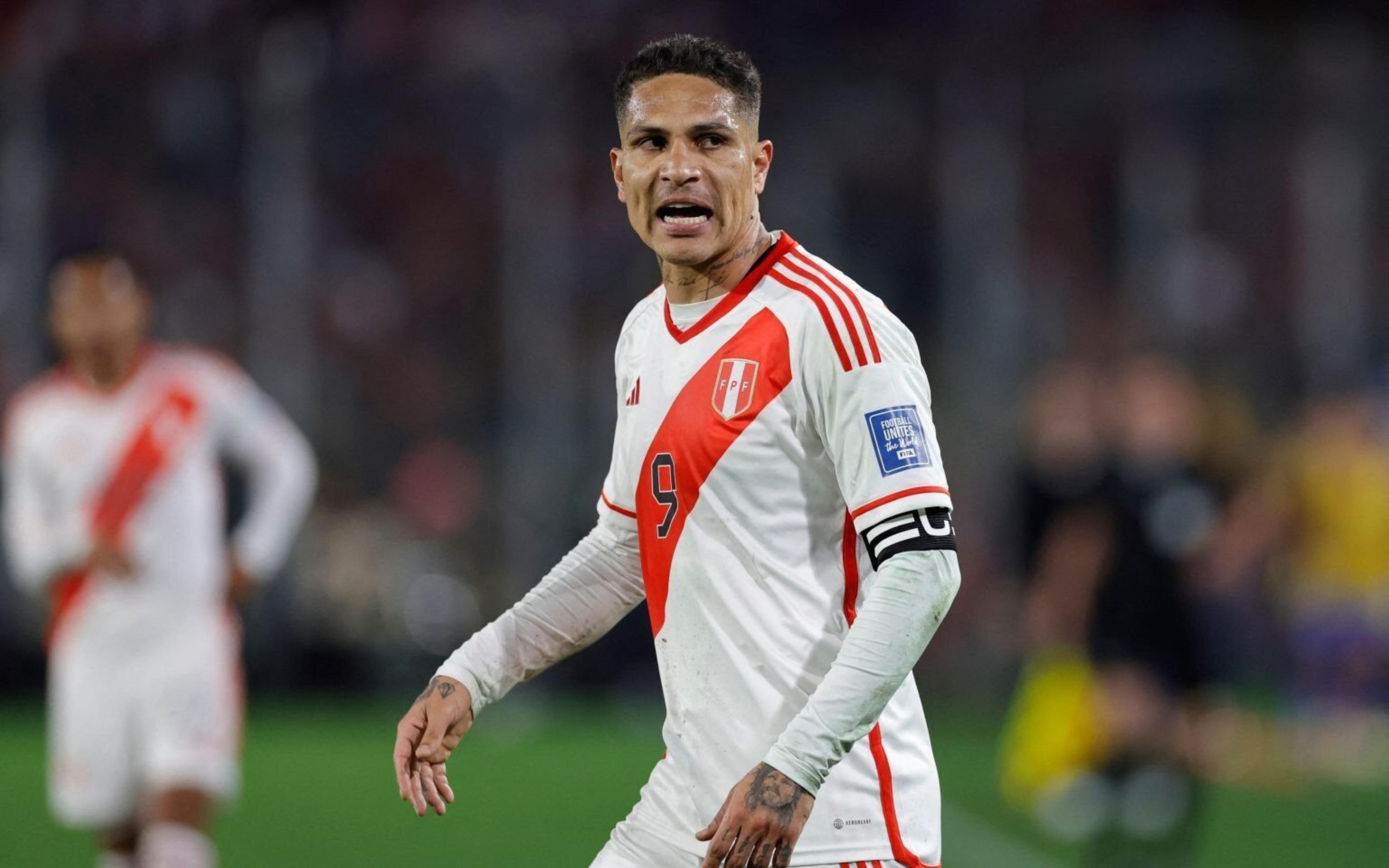 Paolo Guerrero é anunciado por ex-clube como novo reforço