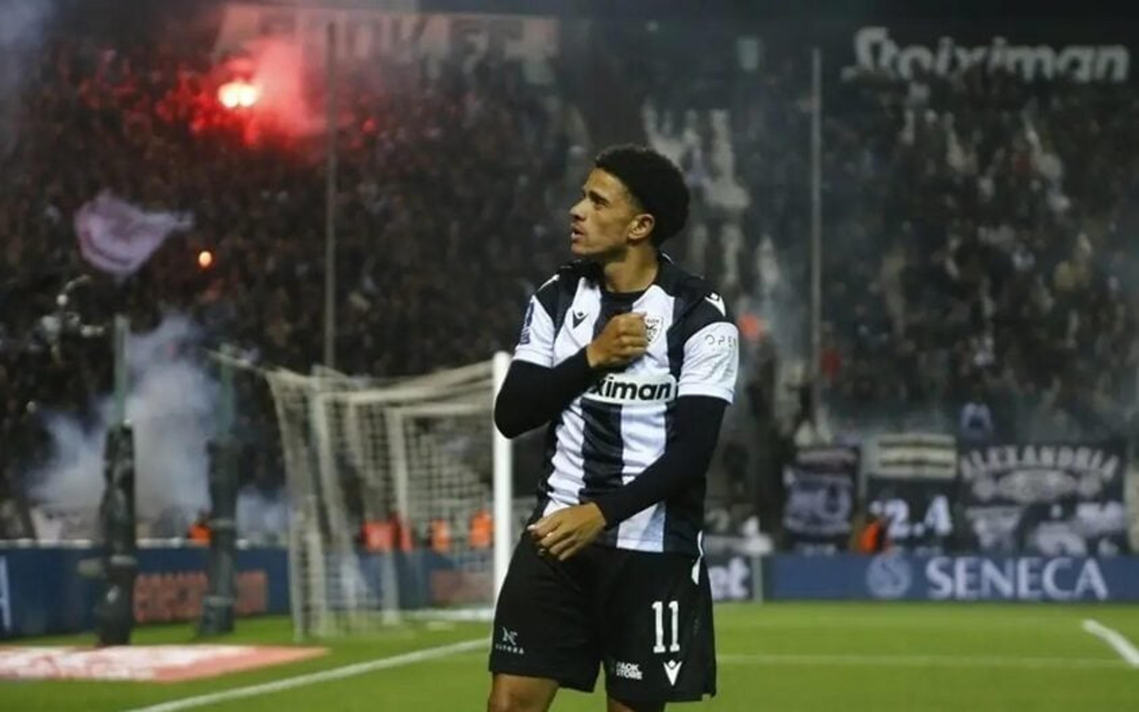 Lembra dele? Taison é o grande nome do PAOK na briga pela Europa League