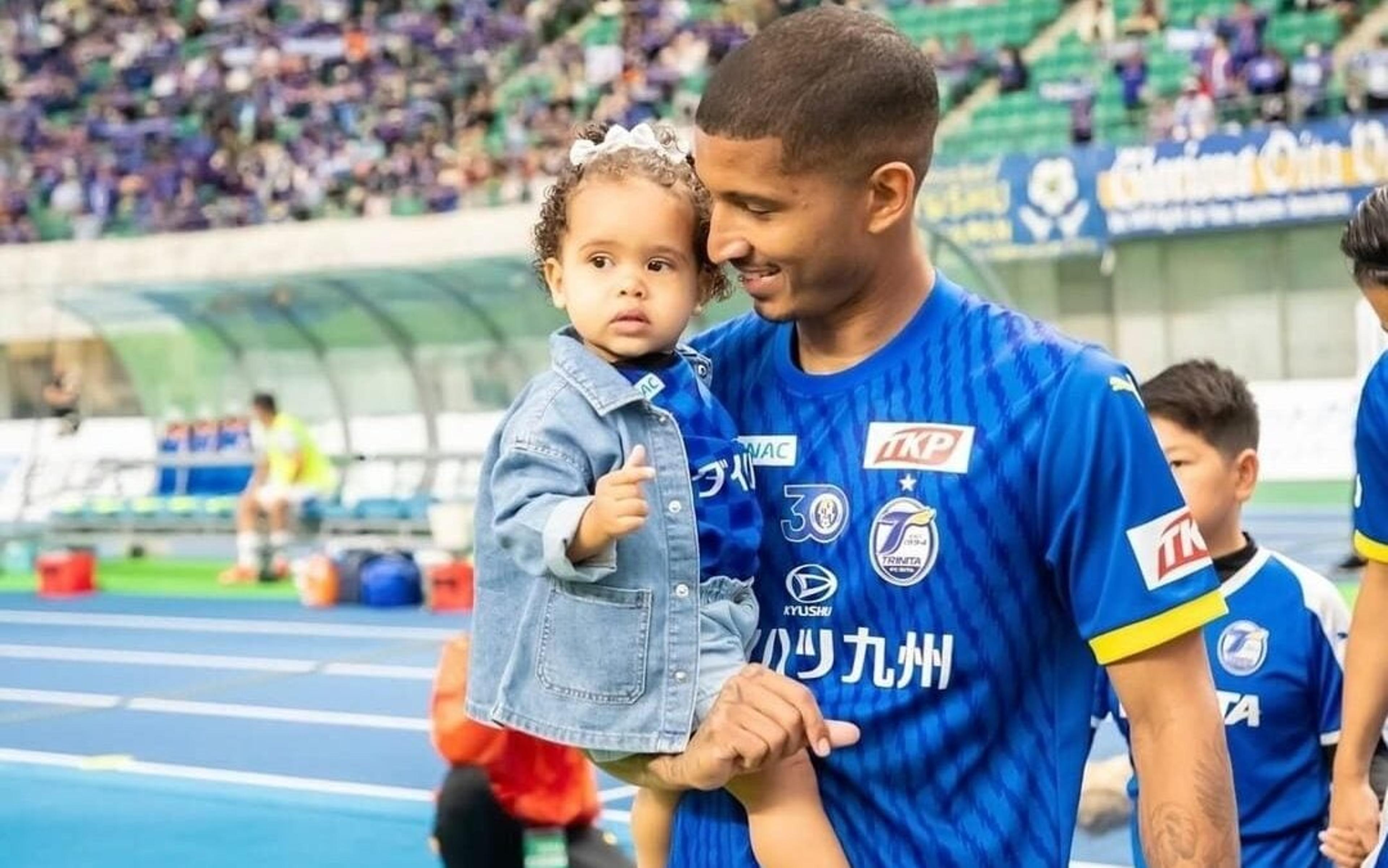 Pereira marca golaço de calcanhar e Oita Trinita vence de virada pela J-League 2