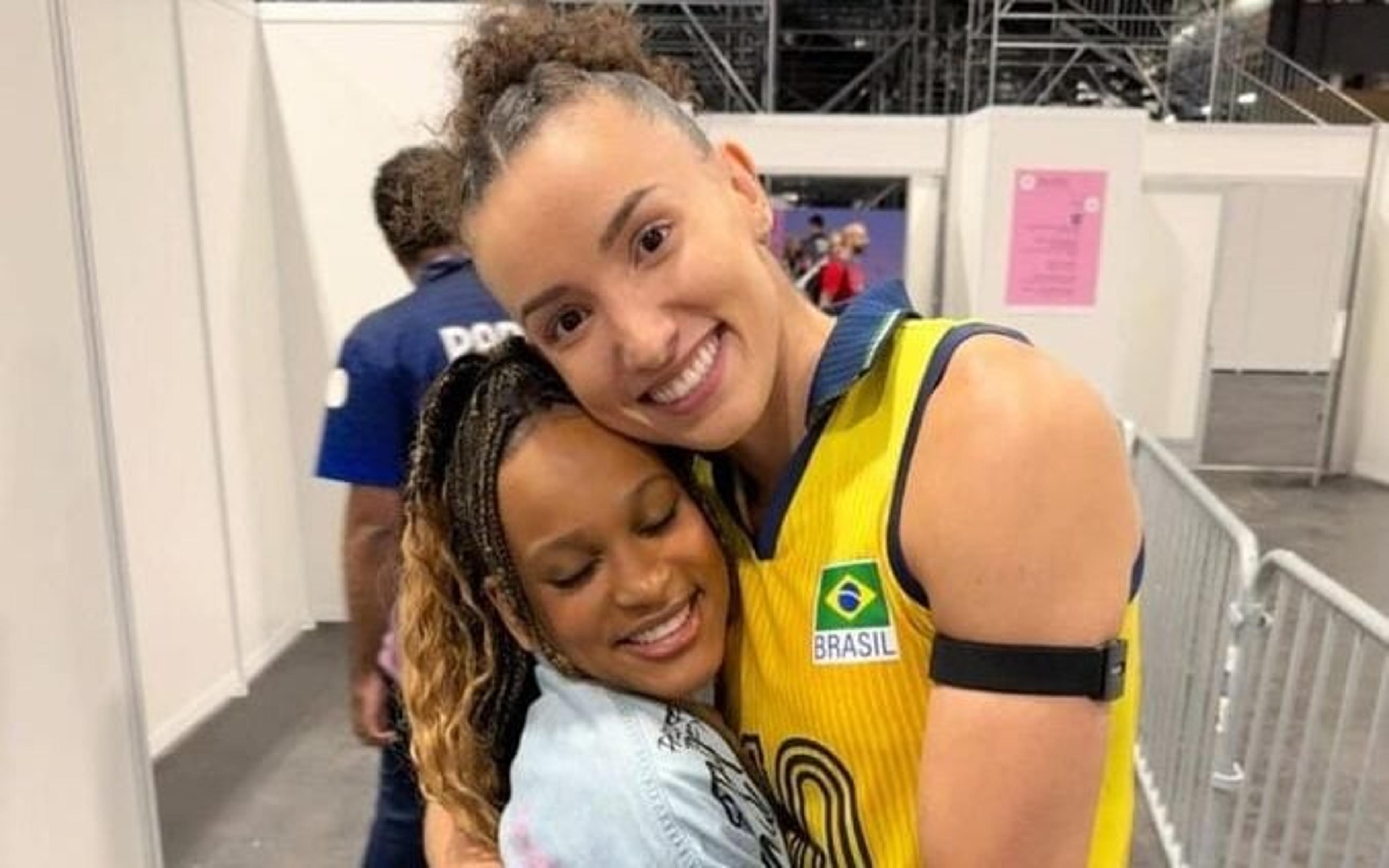 Rebeca Andrade se pronuncia sobre suposto affair com Gabi, da seleção de vôlei