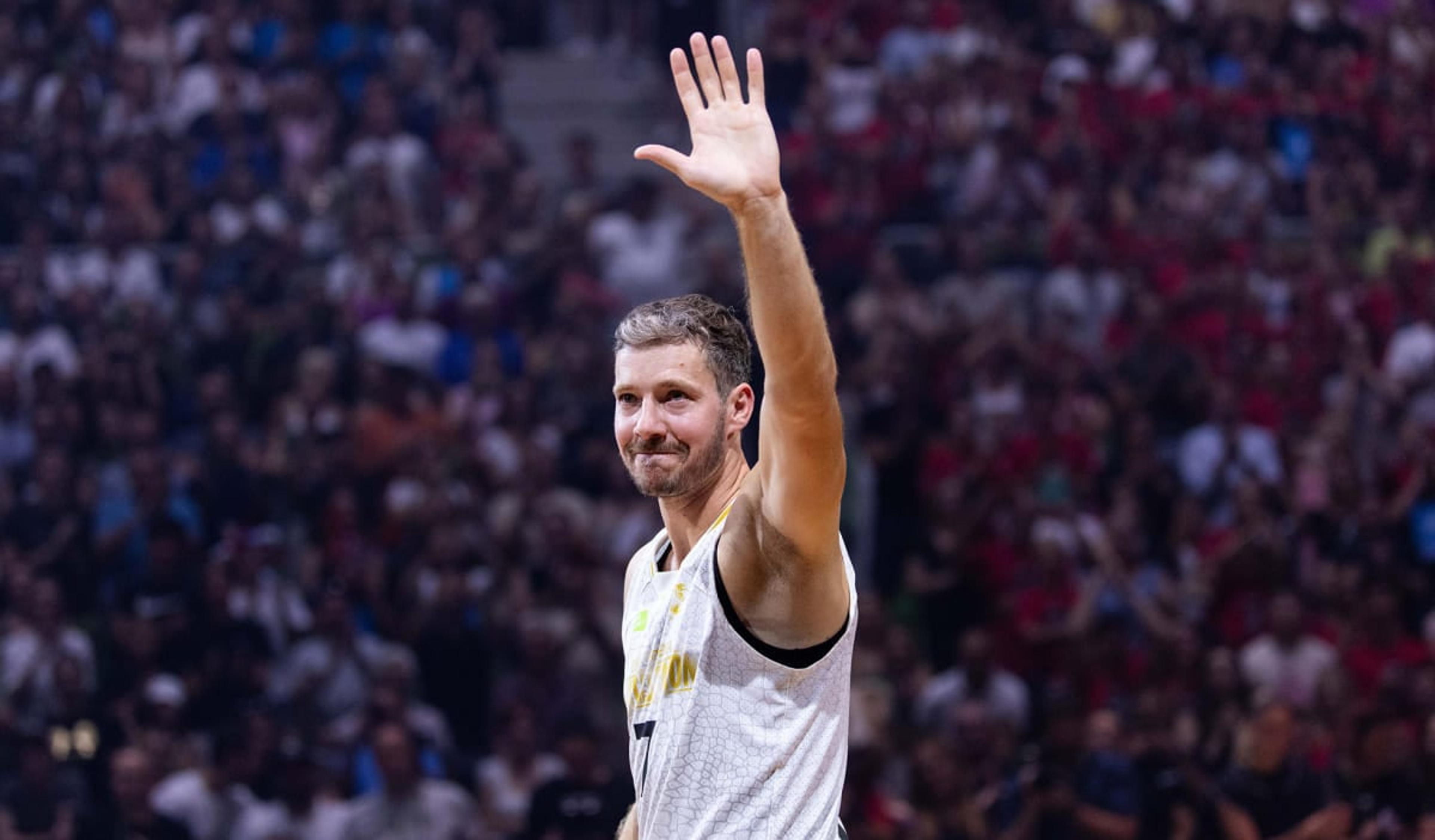 Astro da NBA rouba a cena em jogo de despedida de Goran Dragic