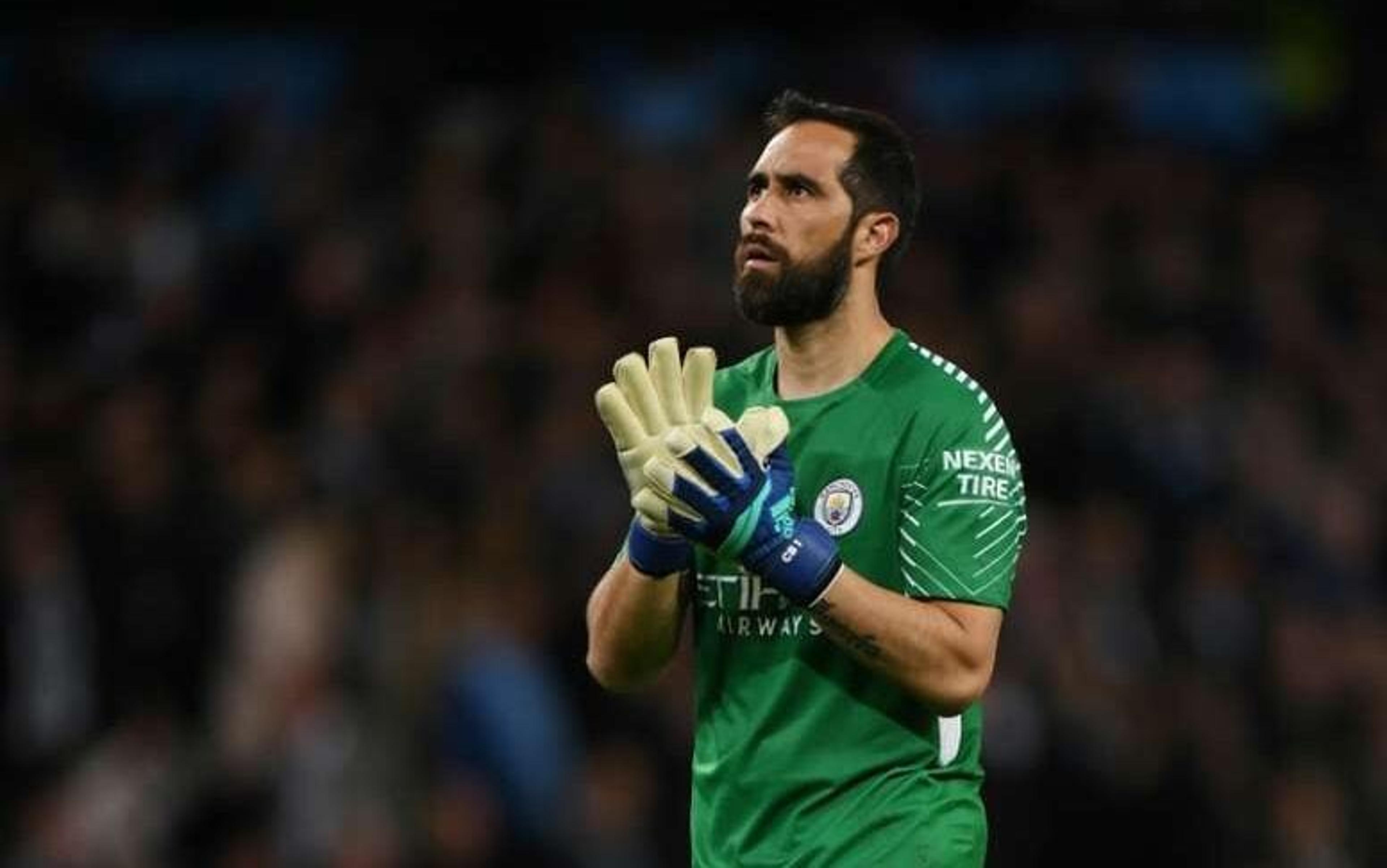 Lenda do Chile, Claudio Bravo detona o Barcelona: ‘Funciona como um time pequeno’