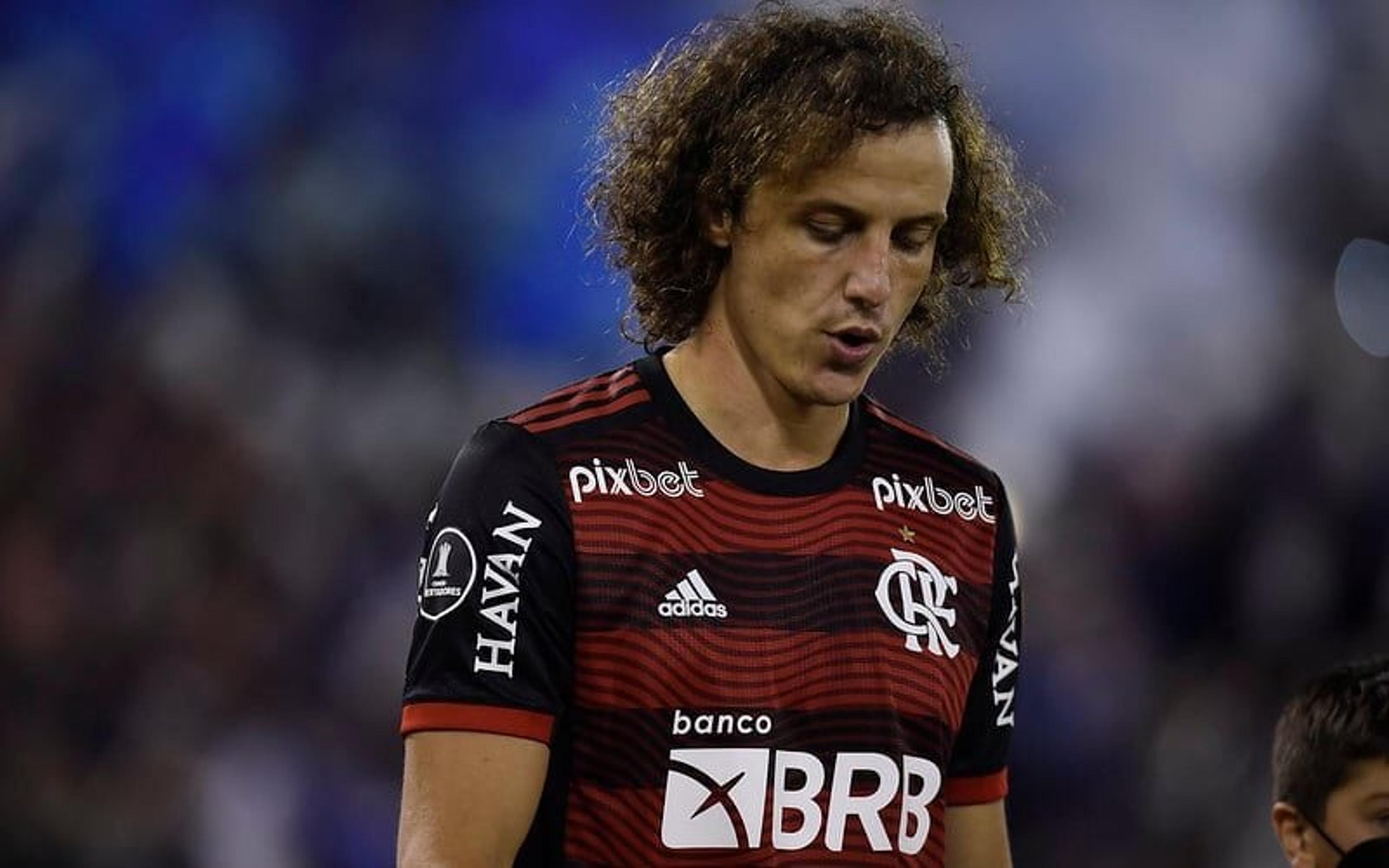 Web condena atuação de David Luiz em clássico contra o Botafogo: ‘É um chama gol’