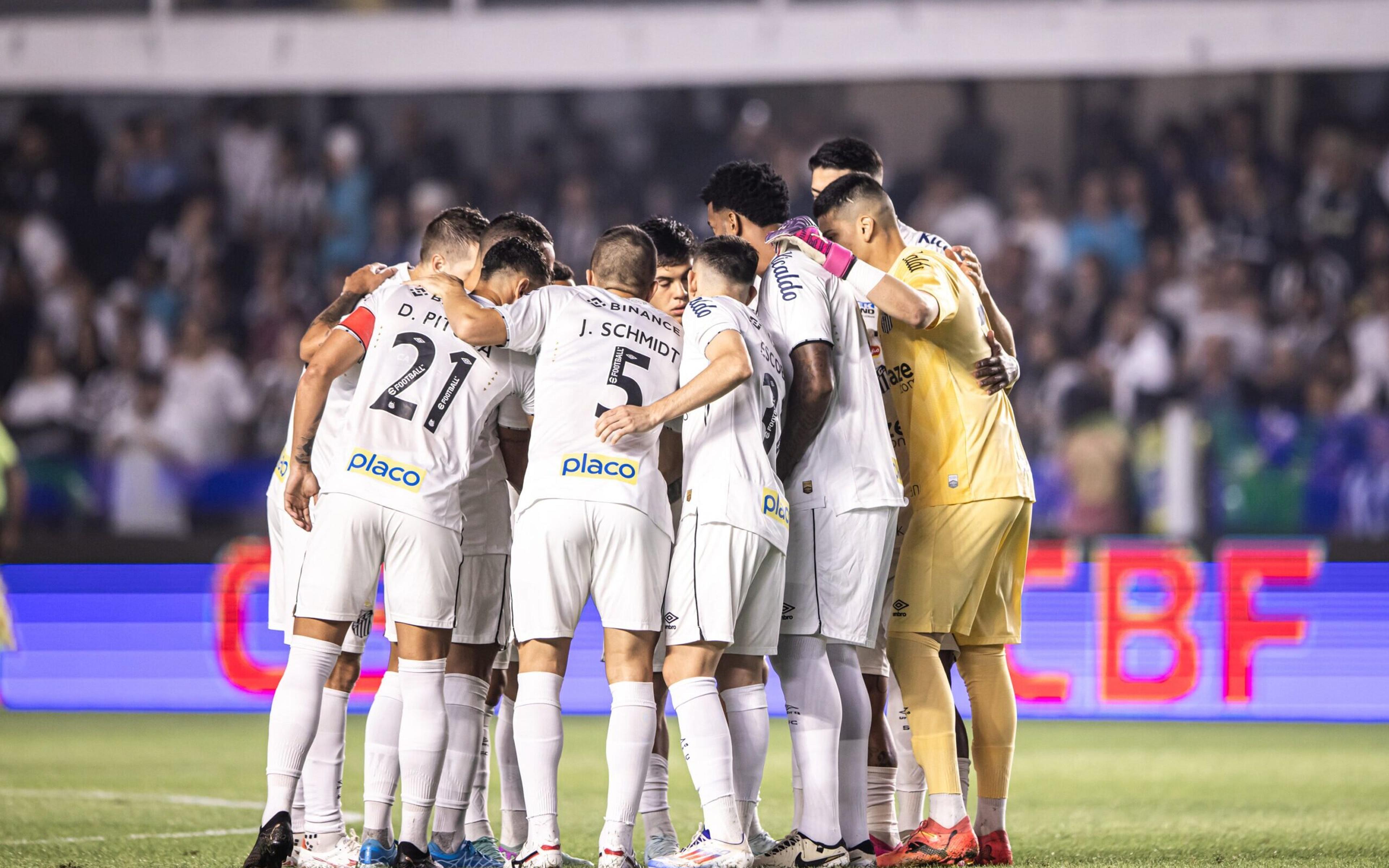 Pretendido por clubes da Série A, atacante sela permanência no Santos