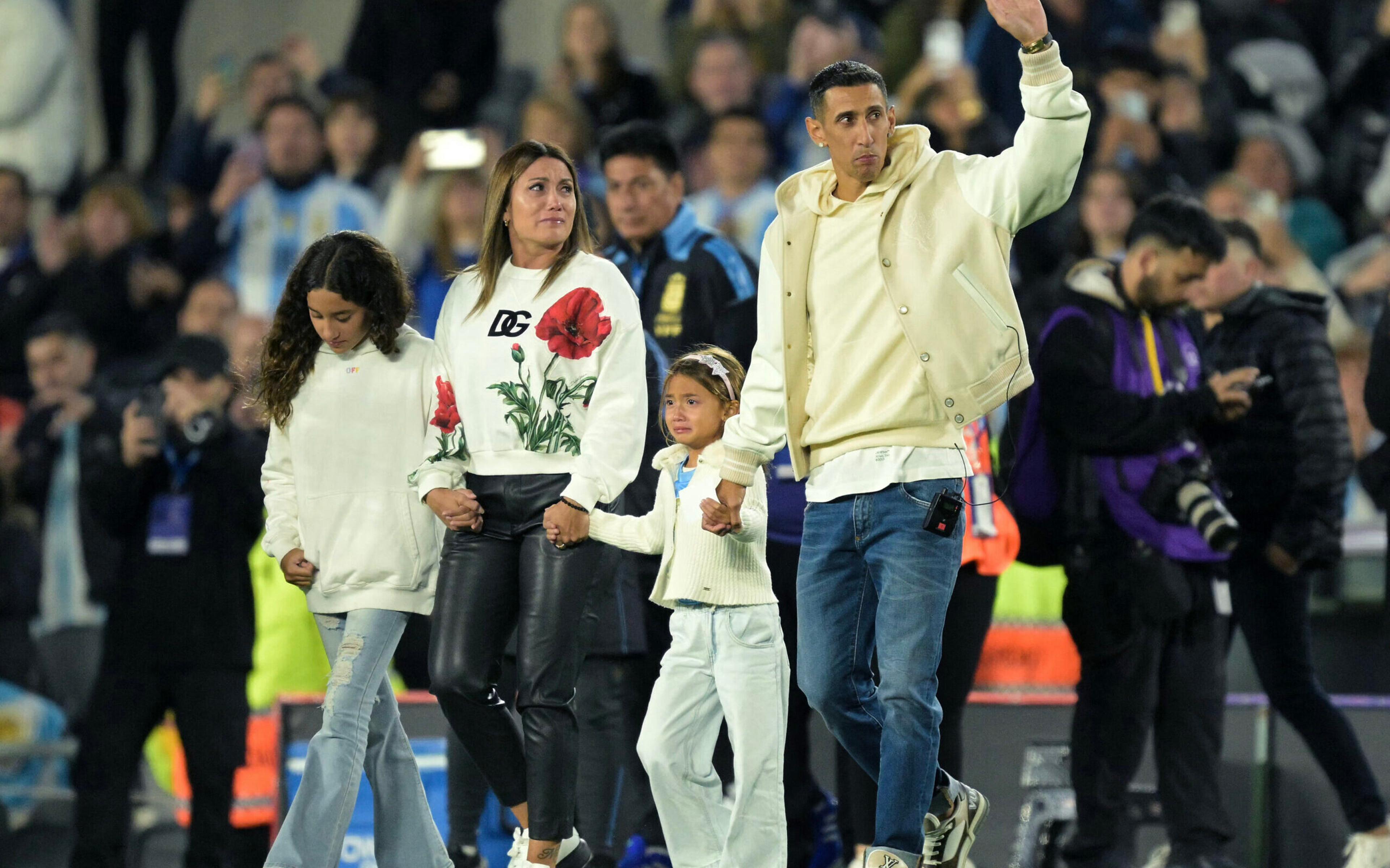 Ídolo da Argentina, Di Maria recebe homenagem da AFA no Monumental