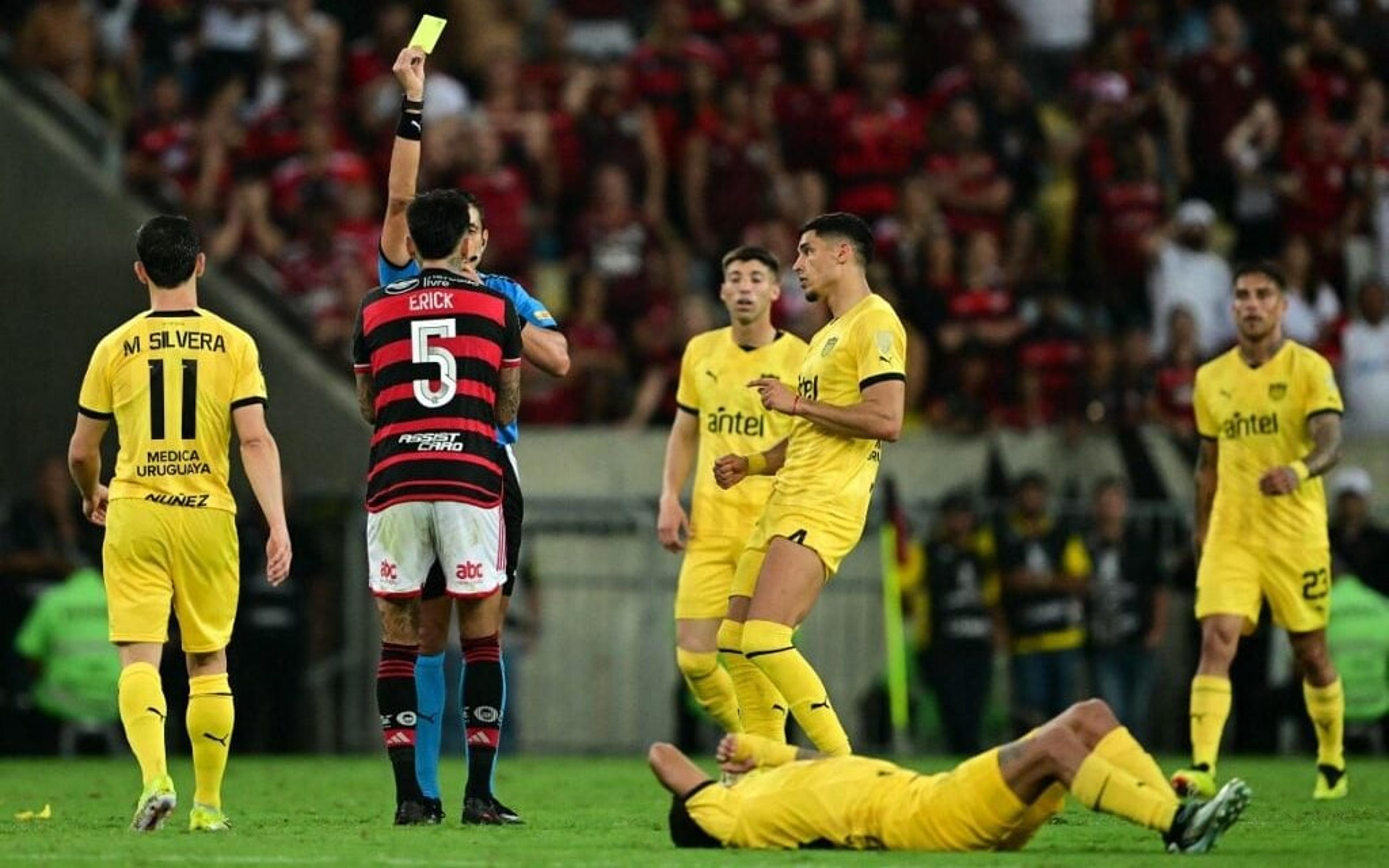 Conmebol divulga áudio do VAR em lances polêmicos de Flamengo x Peñarol