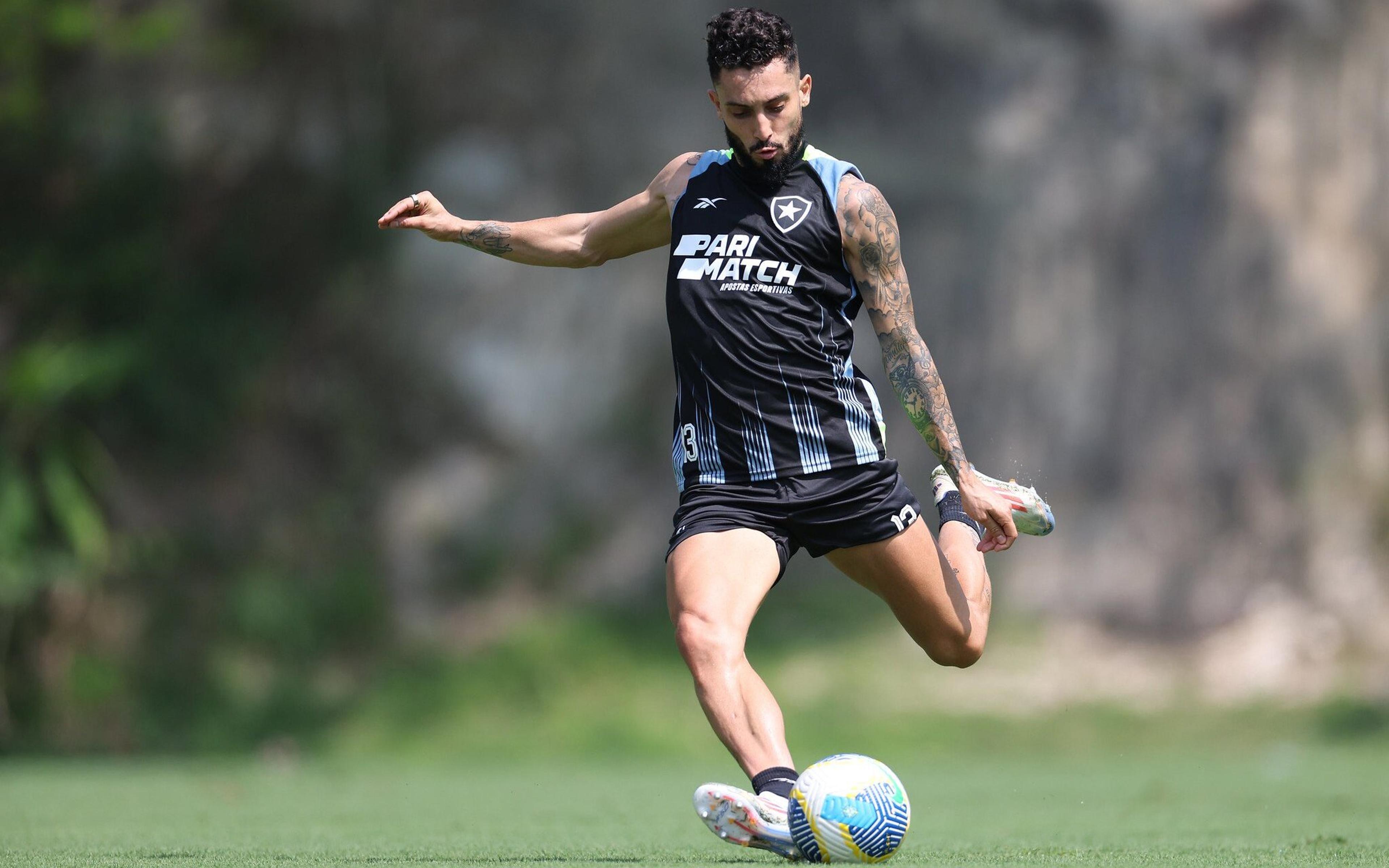 Entenda chances de Alex Telles estrear pelo Botafogo contra  Corinthians