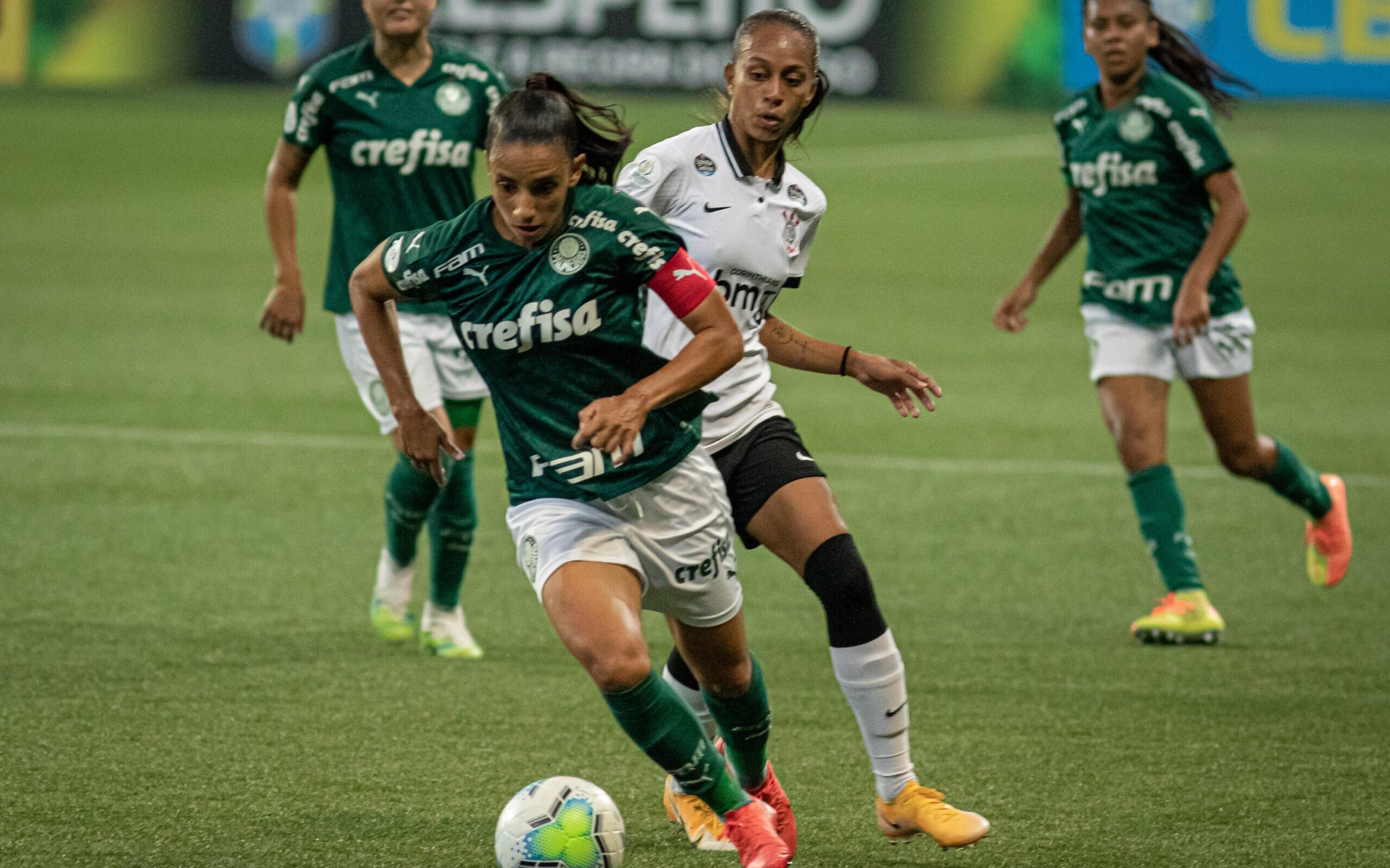 Palmeiras e Corinthians feminino brigam por vaga na final do Brasileirão