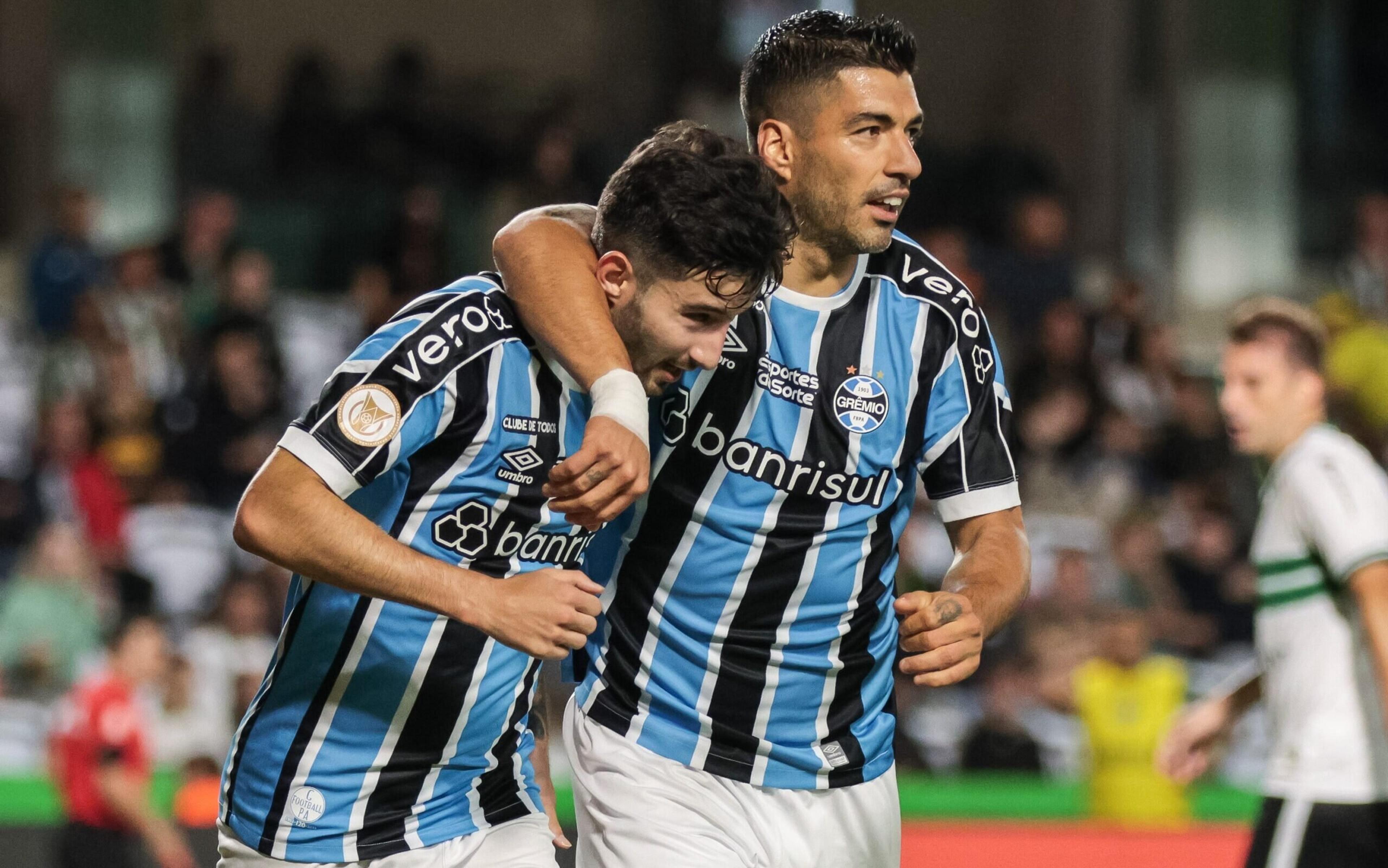 Despedida de Suárez da Seleção Uruguaia marca reencontro com ex-companheiro do Grêmio