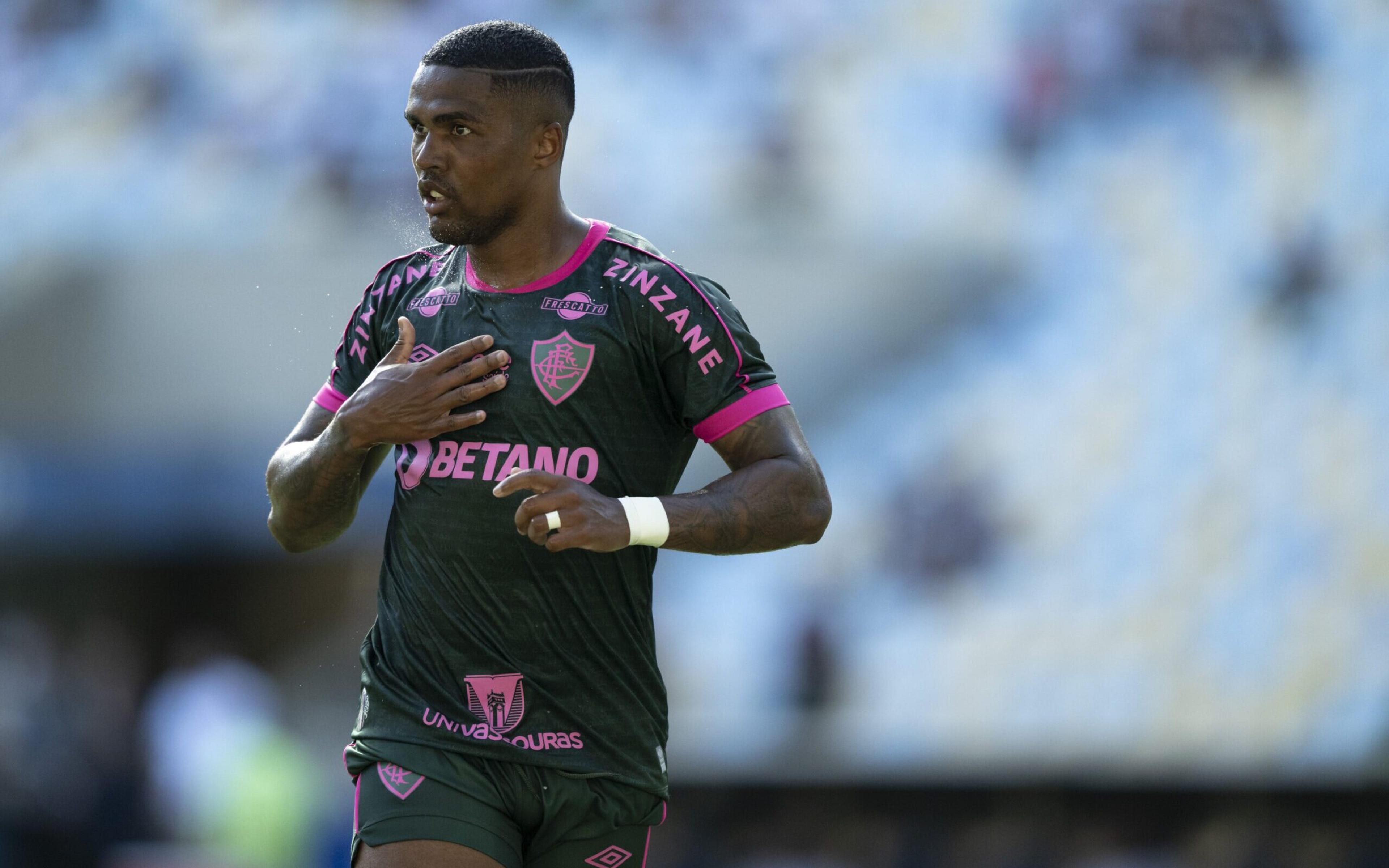 Com passagens por Fluminense, Grêmio e Seleção, Douglas Costa lança perfil no Only Fans: ‘Feliz em fazer parte disso’