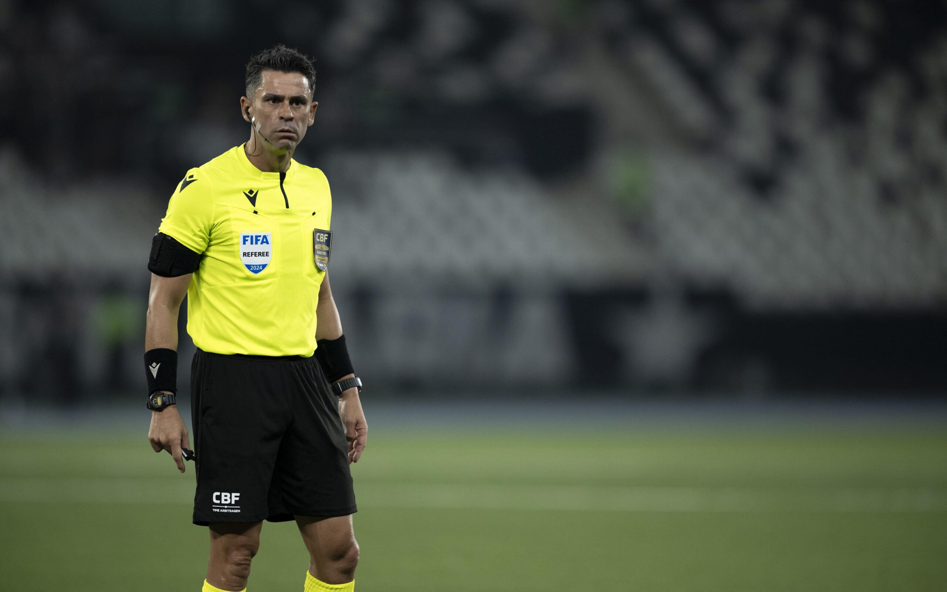 Jogador do Fortaleza ataca arbitragem do Brasileirão: ‘Difícil time do Nordeste brigar’