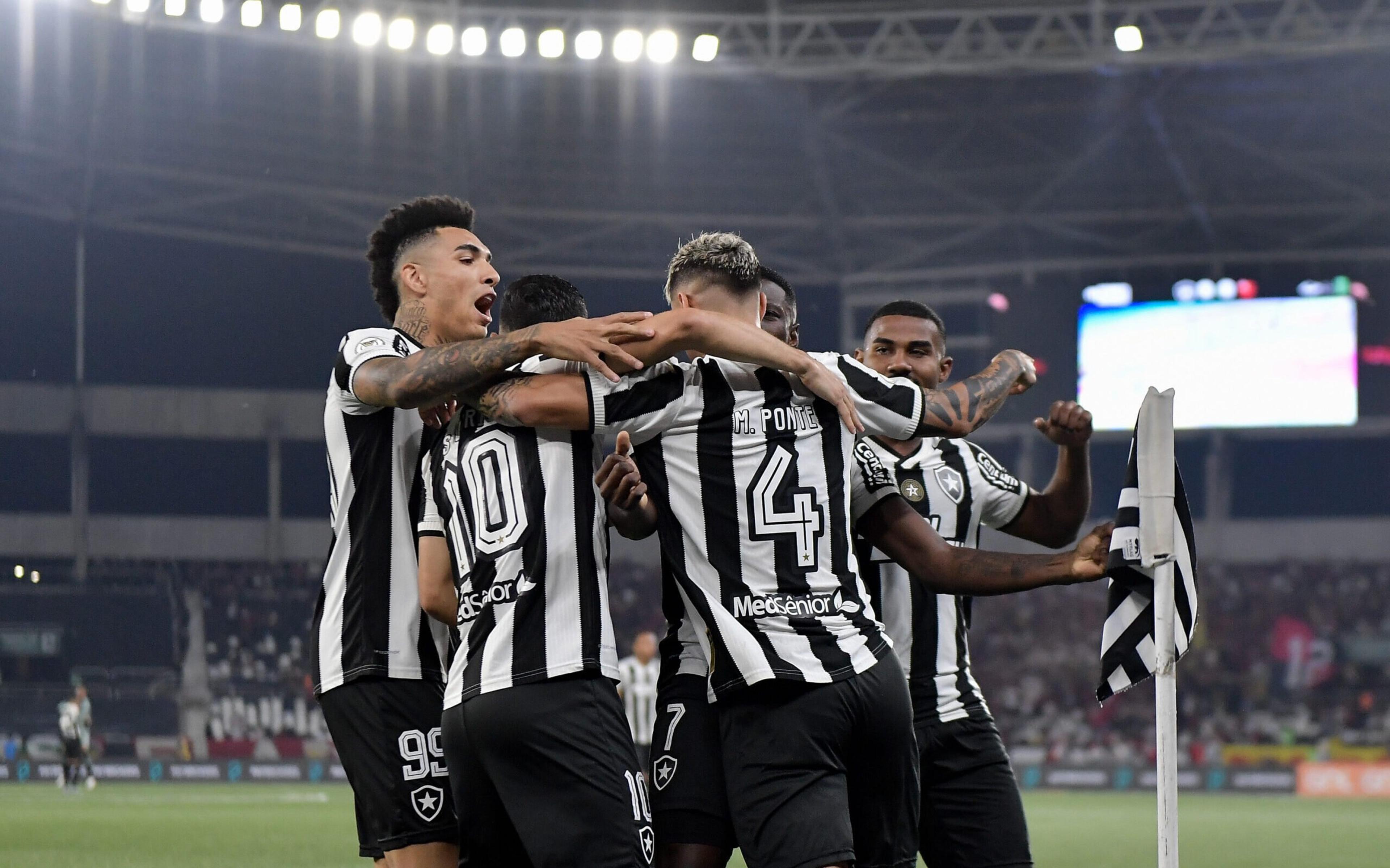 Botafogo pode ter novidades para a partida contra o Corinthians