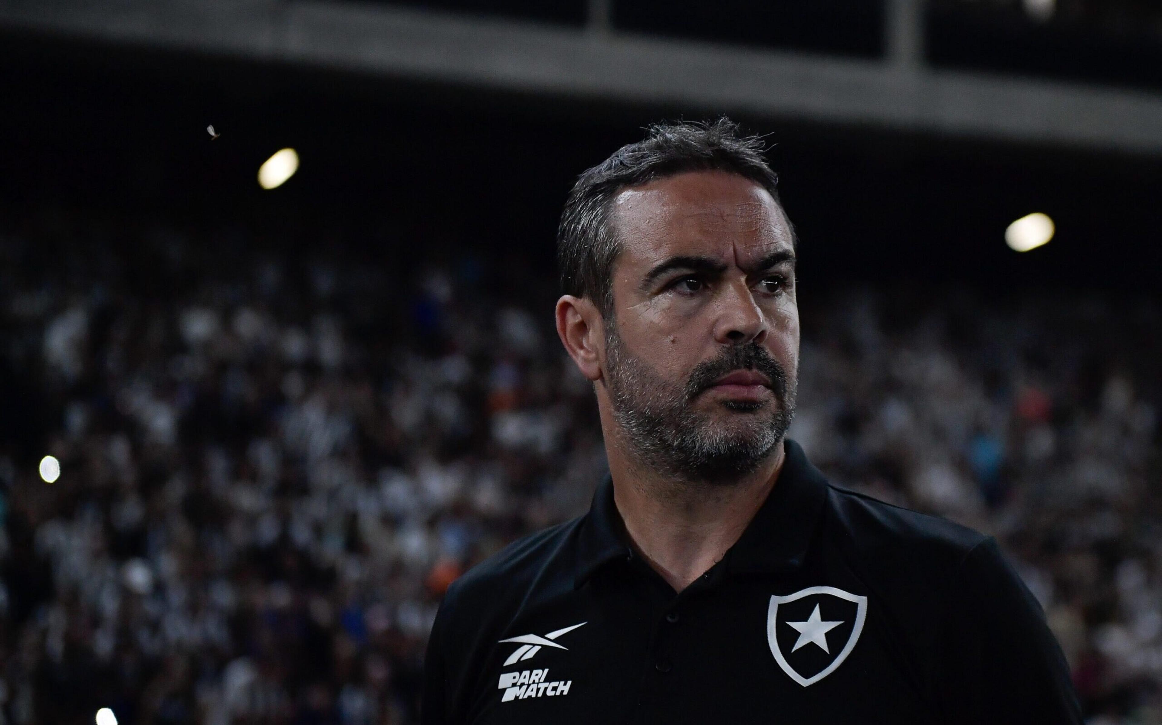 Artur Jorge, do Botafogo, se recusa a falar de arbitragem: ‘Não quero correr risco de ser julgado’