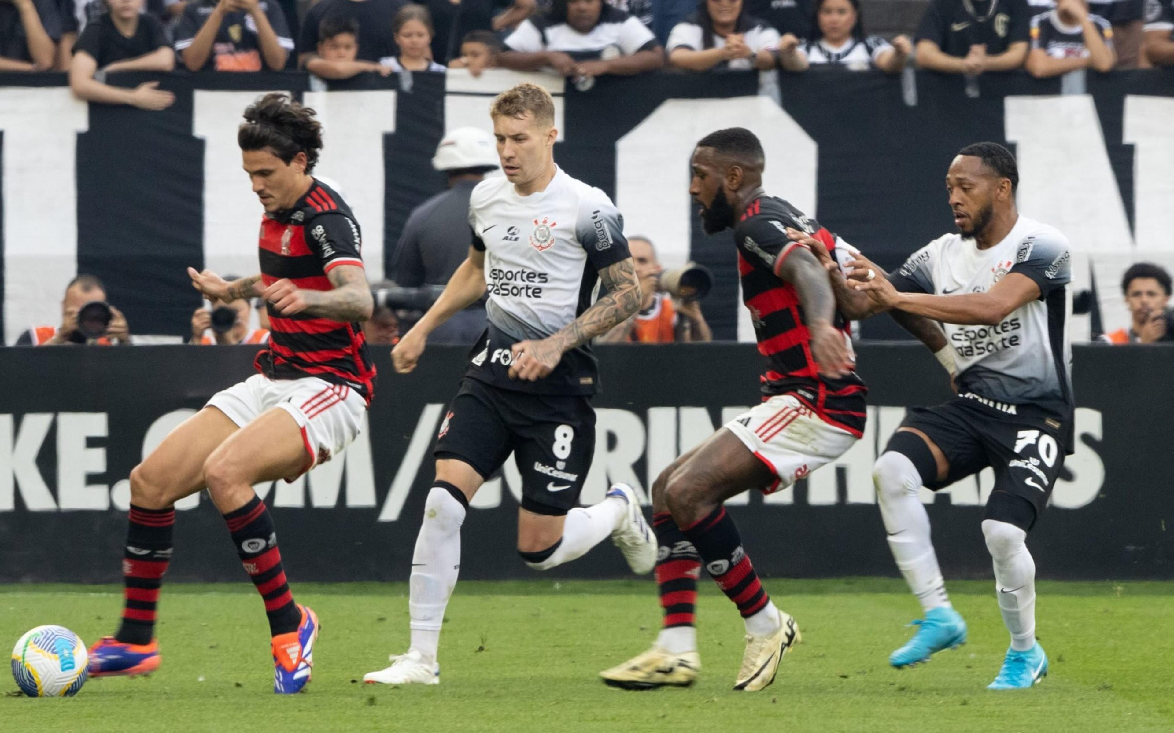 Corinthians e Flamengo rivalizam nas redes sociais e somam quase 100 milhões de seguidores