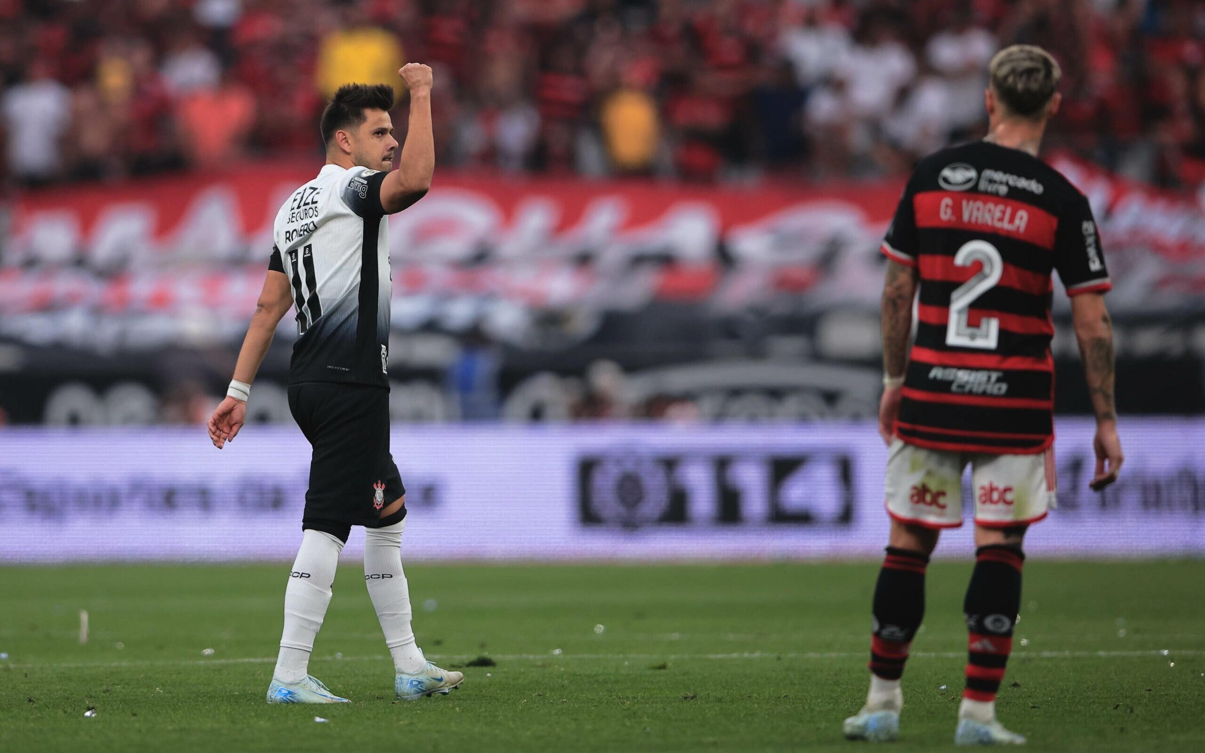 Corinthians vence Flamengo, mas segue no Z4; Rubro-Negro se afasta da liderança