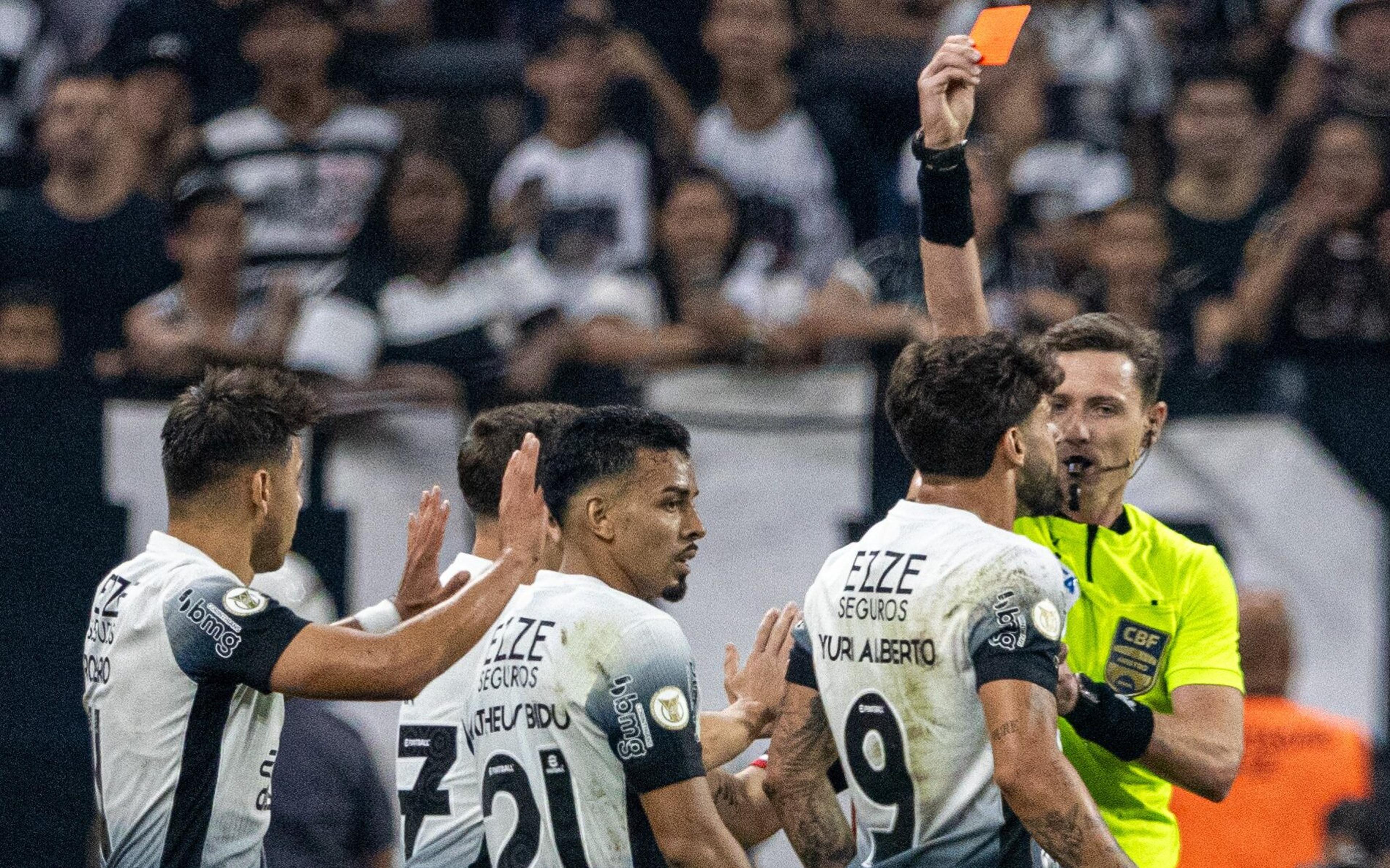 CBF detalha expulsões em Corinthians x Flamengo e aplica punição em gandula