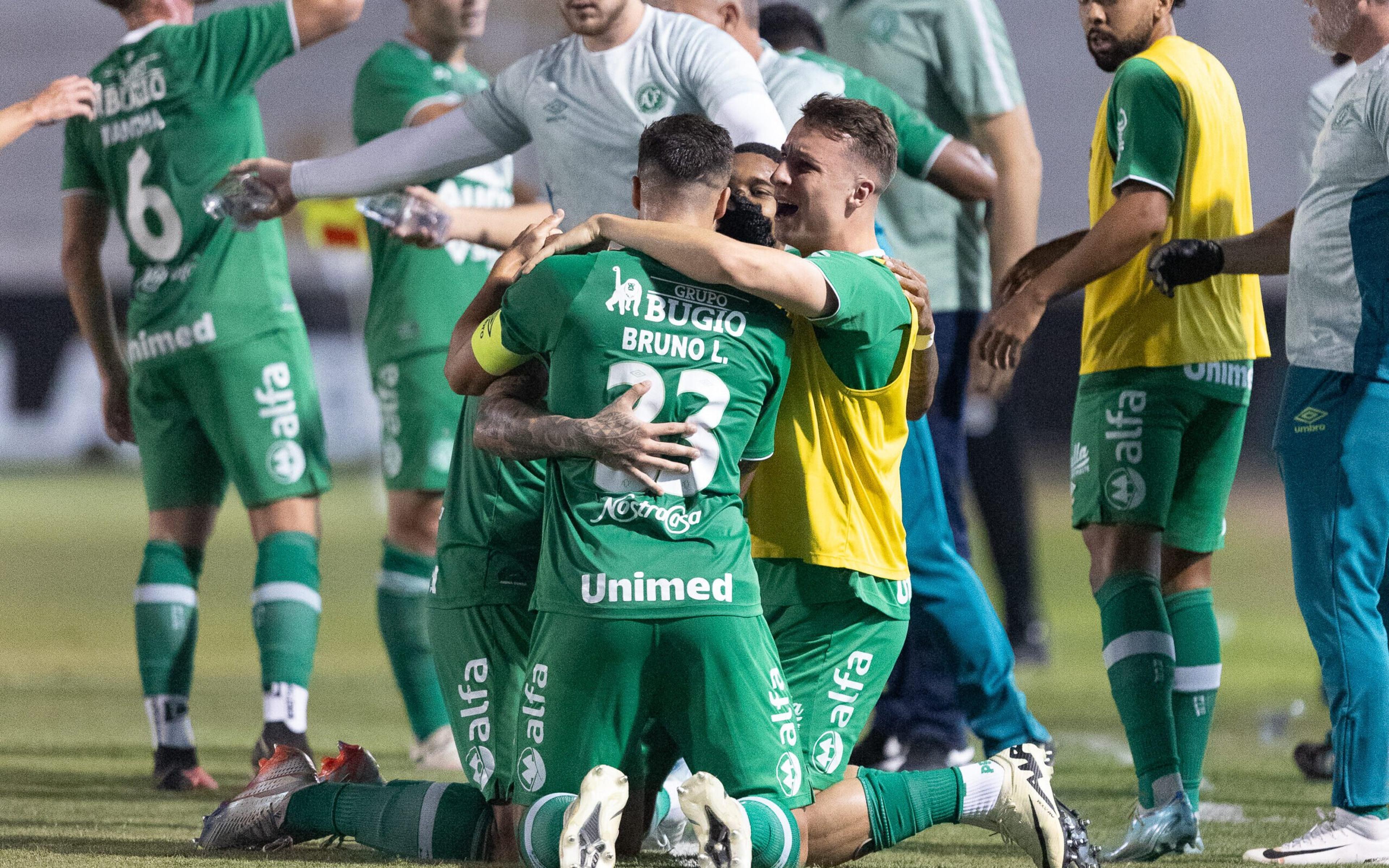 Chapecoense respira e Botafogo-SP vence o Goiás: veja como foi o final da 25ª rodada da Série B