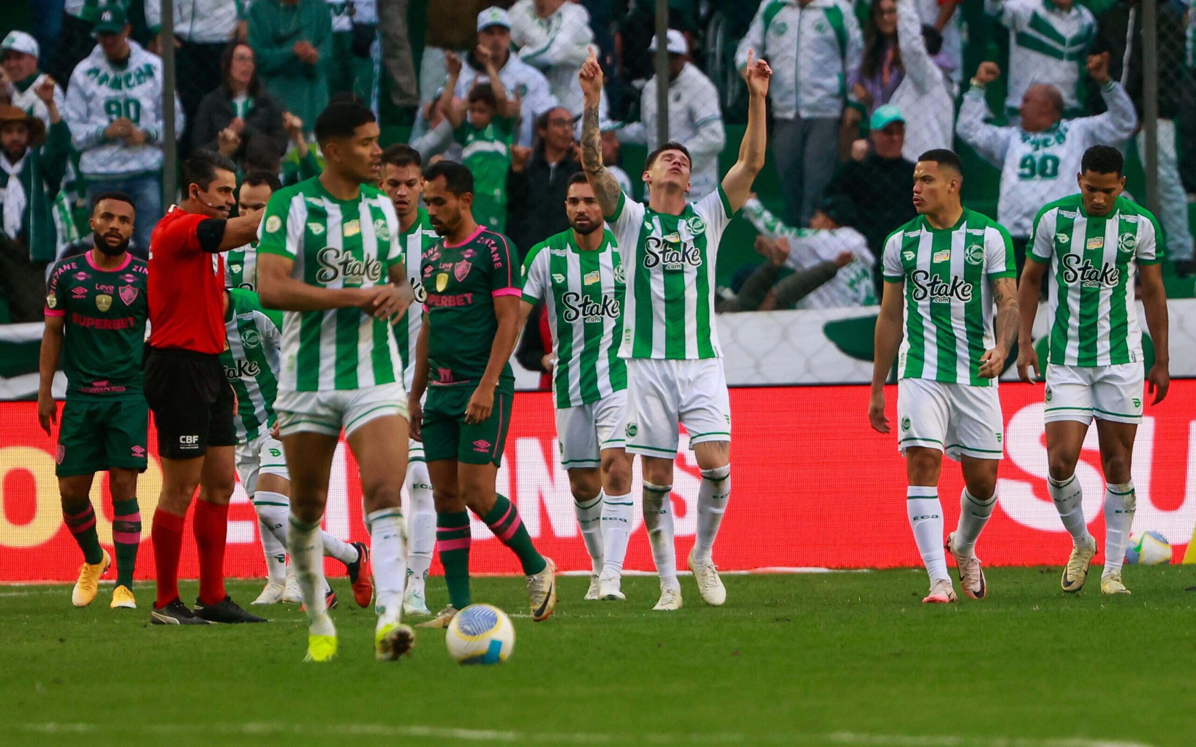 Fluminense cede virada nos minutos finais e perde para o Juventude no Brasileirão