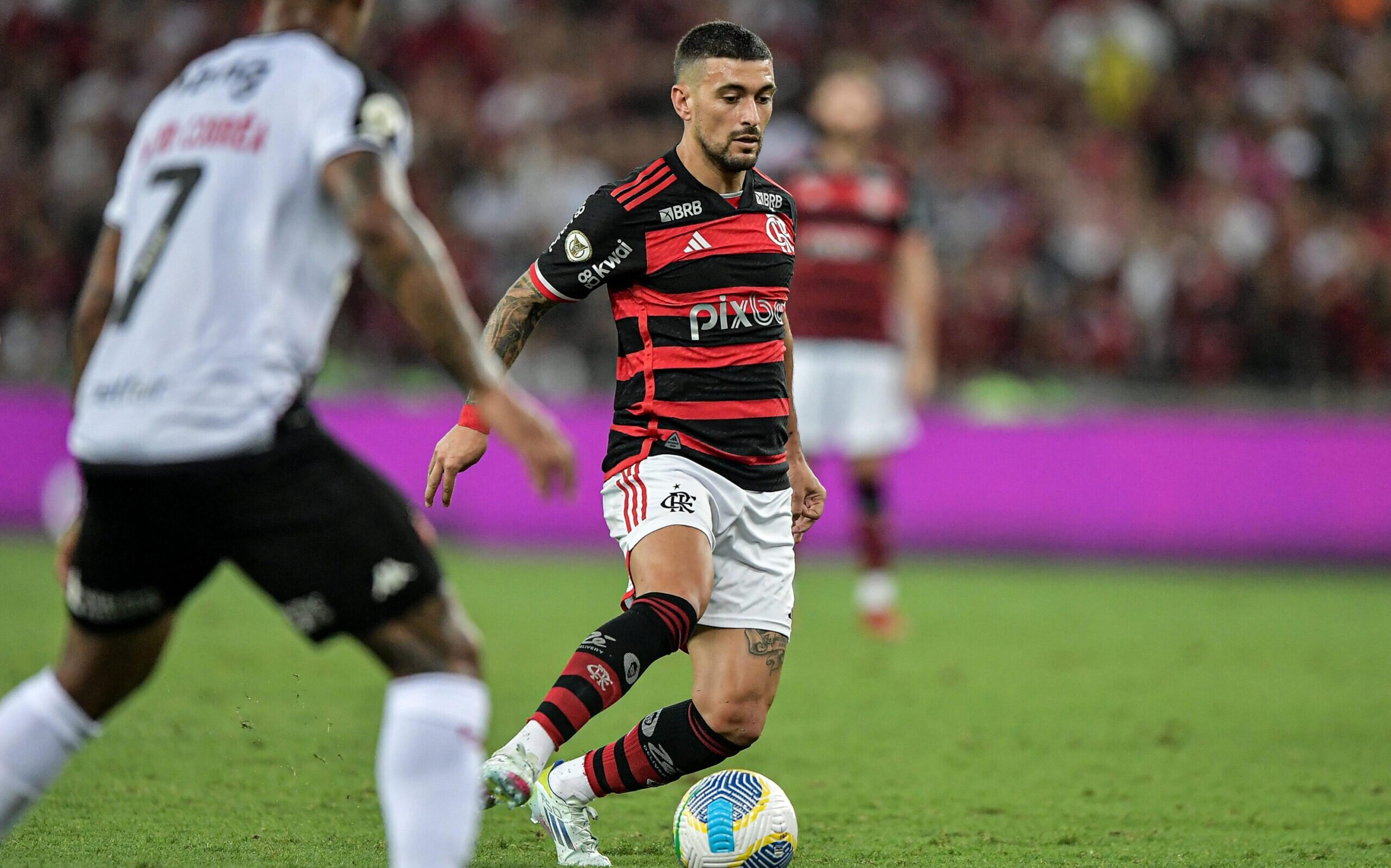 Com novidade no meio, Tite define Flamengo para enfrentar Peñarol; confira