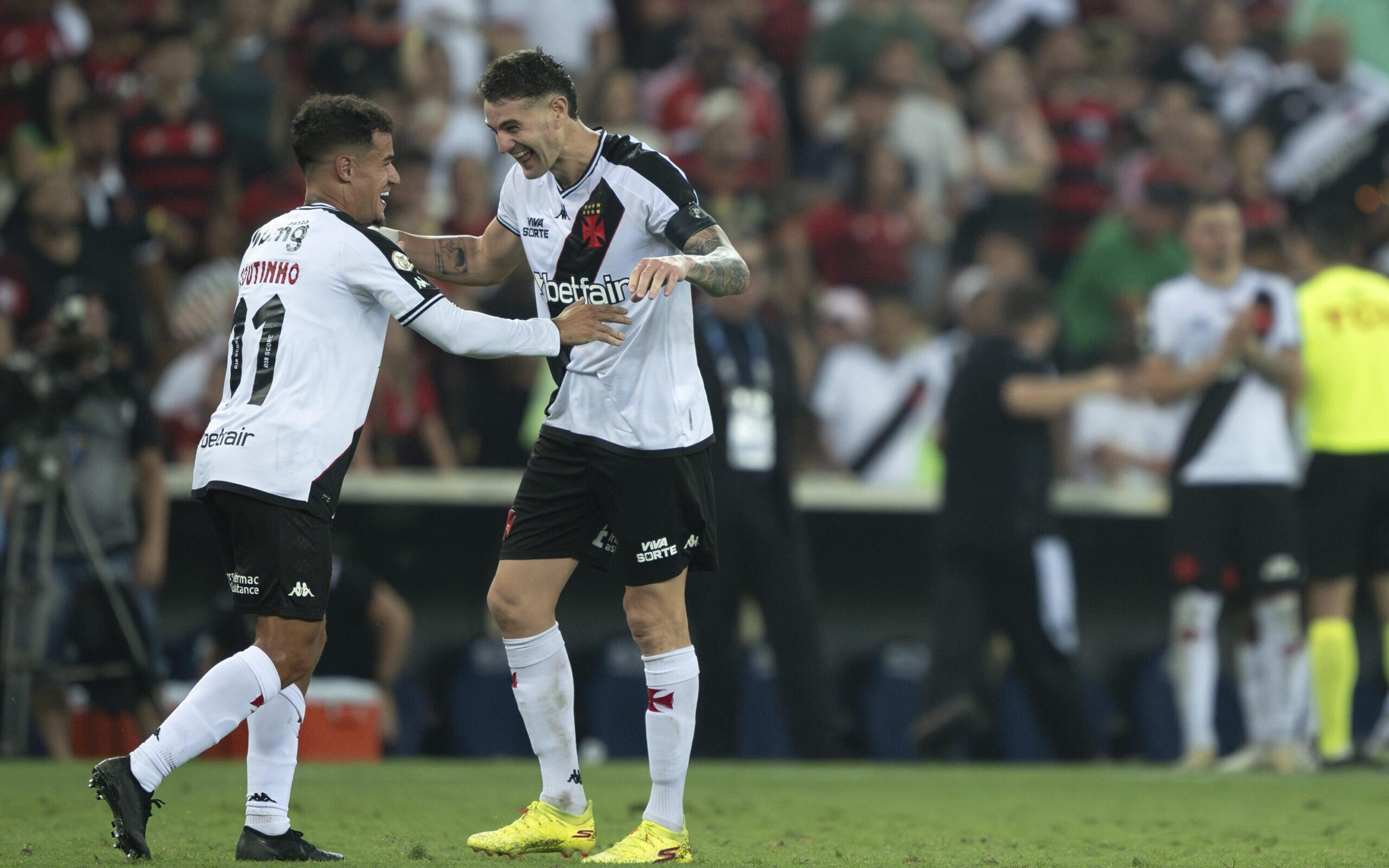 Coutinho celebra gol pelo Vasco e desabafa após mês afastado: ‘Ouvi bastante besteira sobre mim’