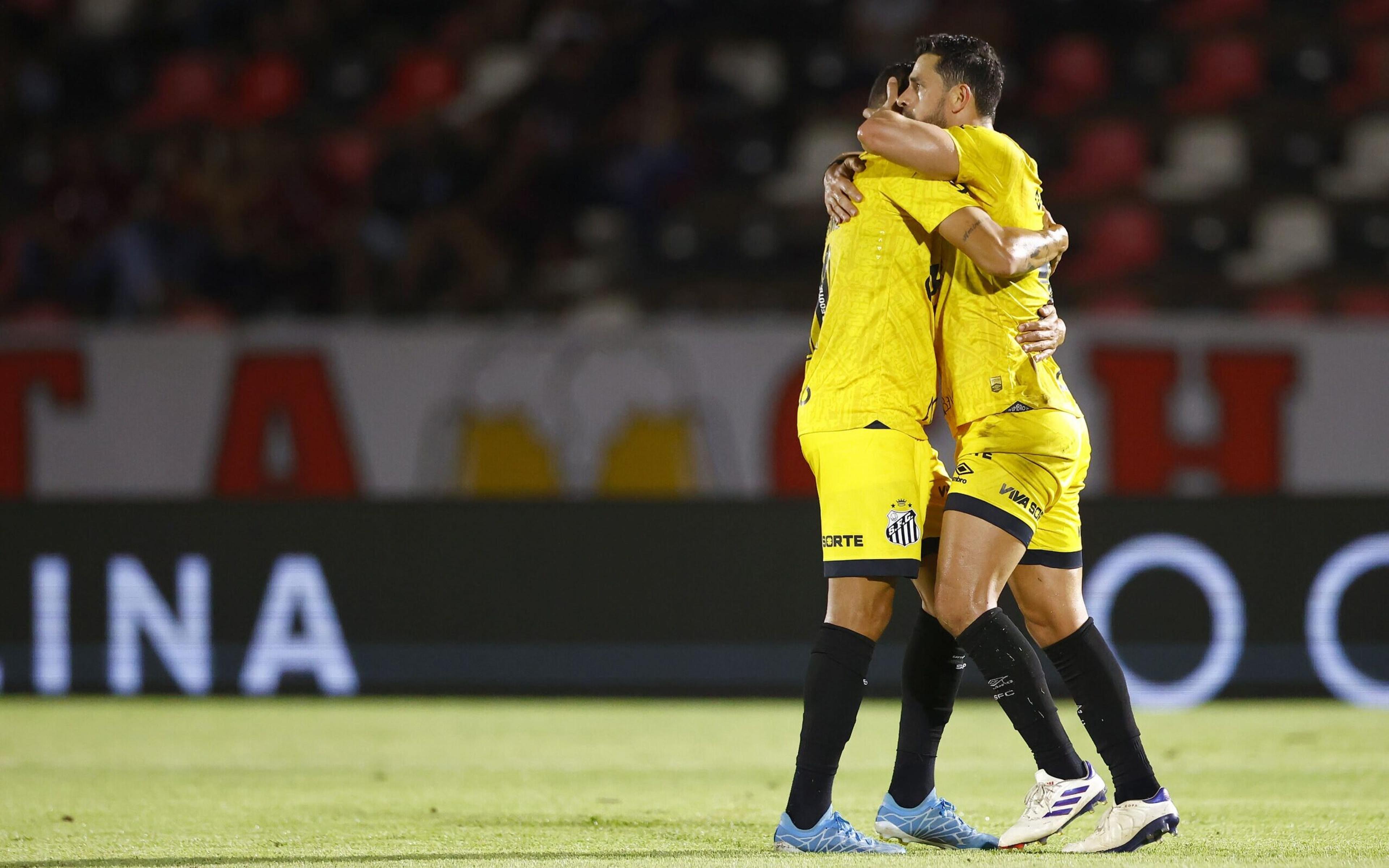 Santos vence Botafogo-SP e encosta no líder Novorizontino pela Série B