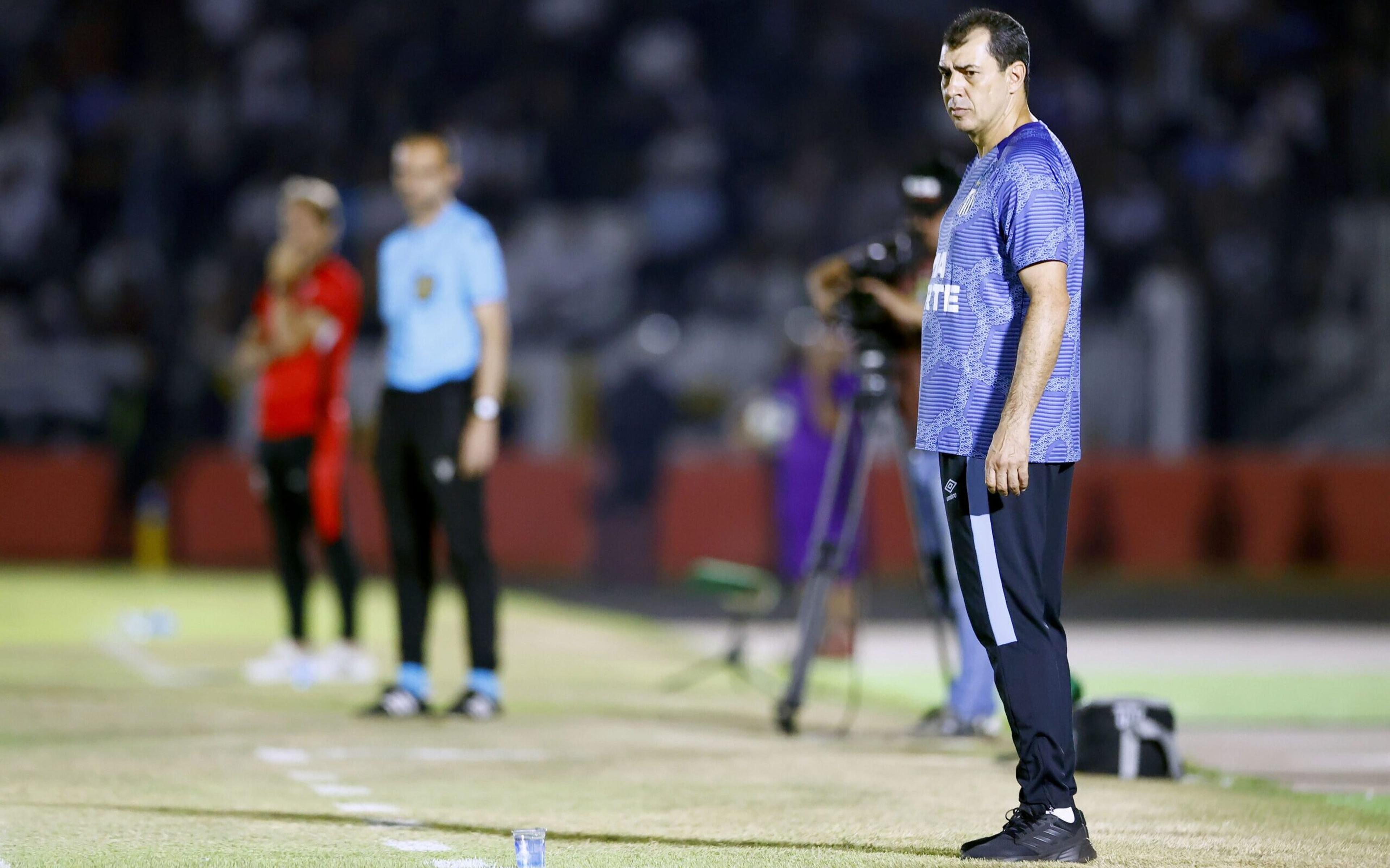 Carille diz que Santos terá de ‘guerrear’ na reta final da Série B após vitória sobre o Botafogo-SP