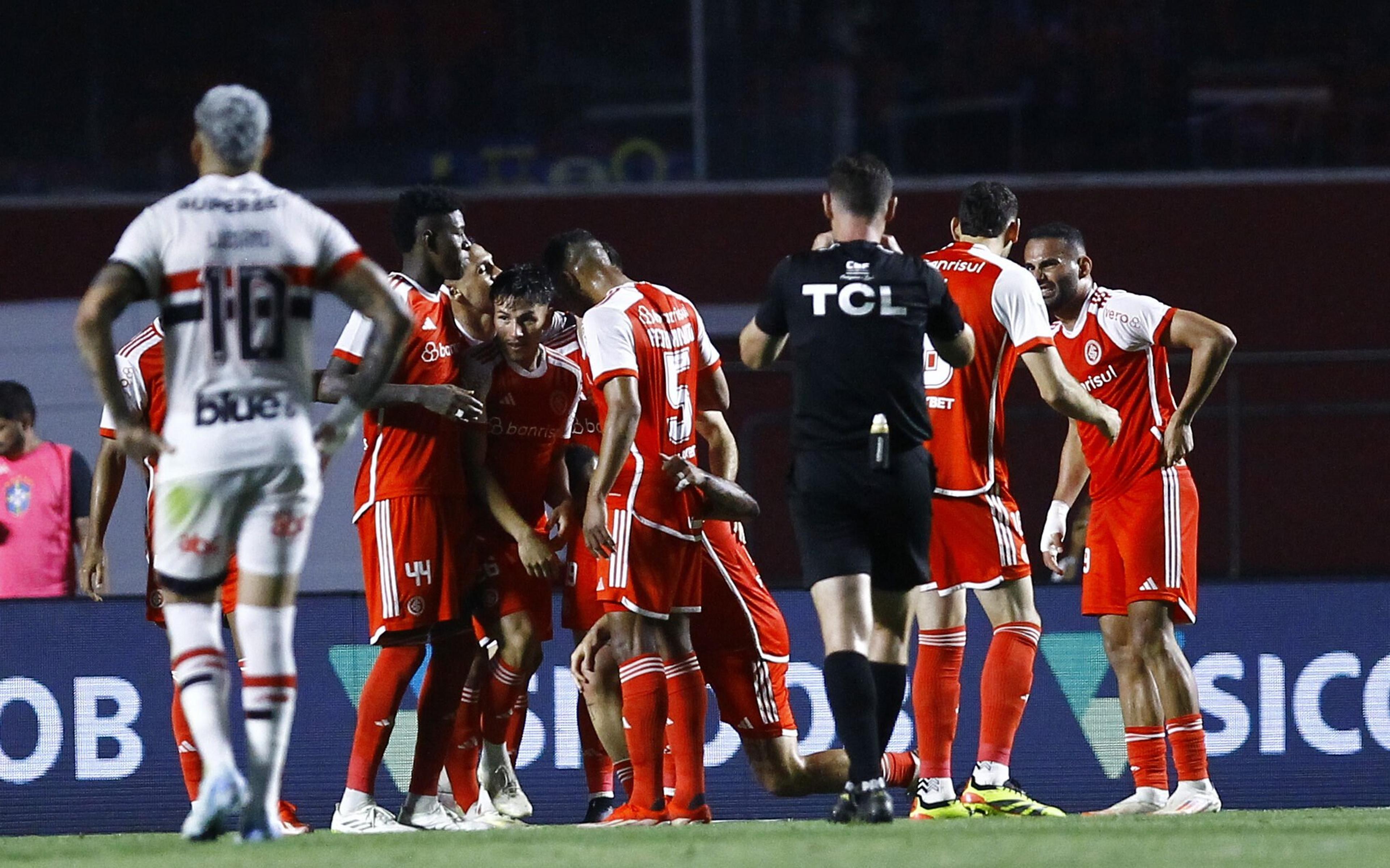 Com time misto no Morumbis, São Paulo perde de virada para o Internacional