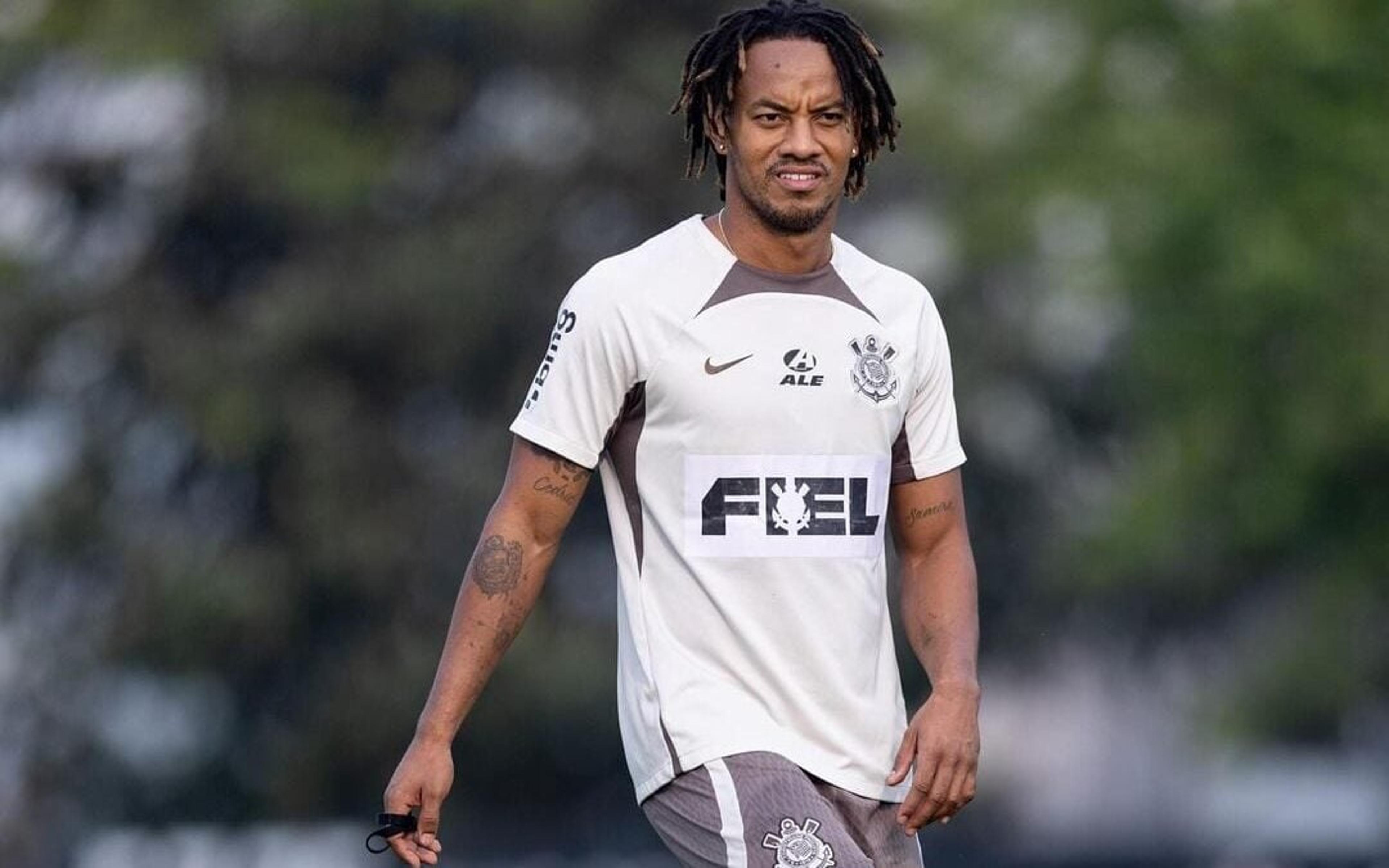 Carrillo fala sobre objetivos que tem no Corinthians e revela dicas de Guerrero e Ramírez