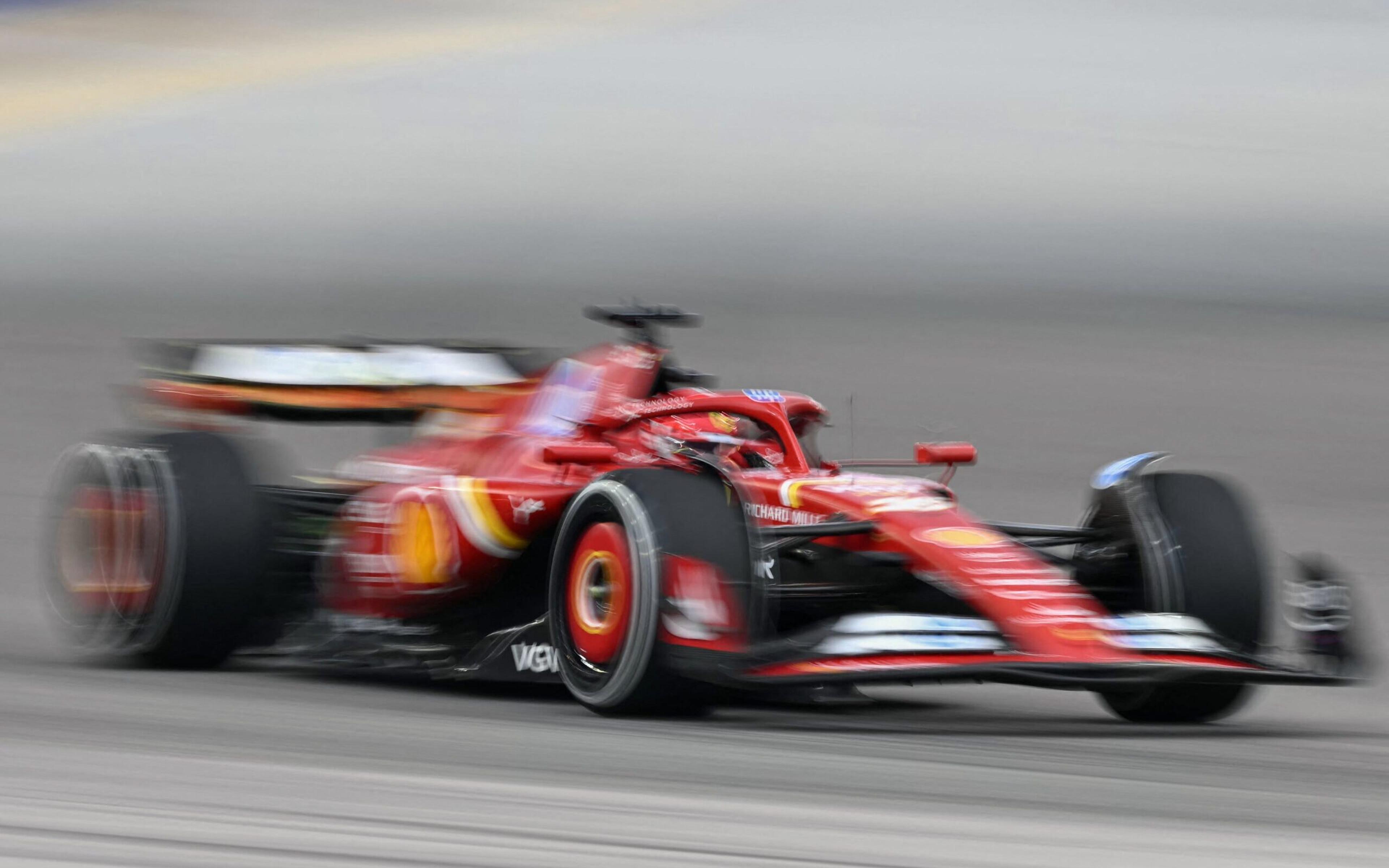 Leclerc supera Norris e lidera treino livre 1 do GP de Singapura da F1; Verstappen é 4º