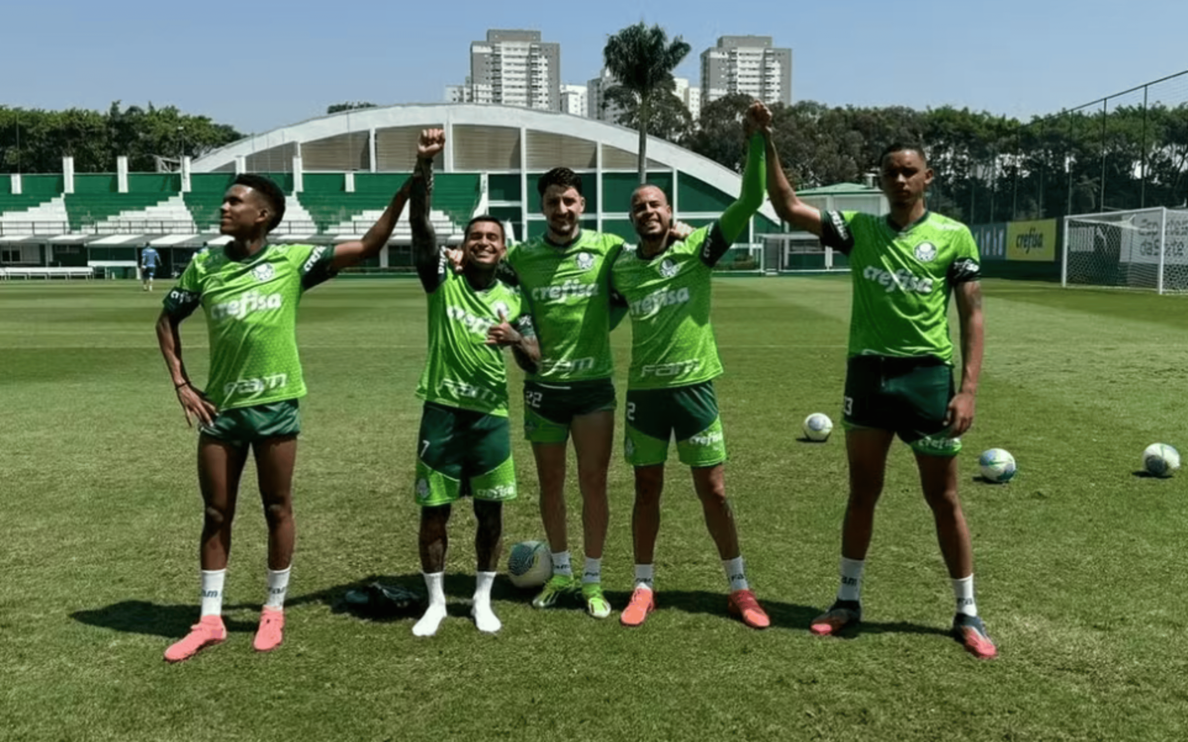 Mesmo com elenco de folga, Dudu mantém rotina de treinos no CT do Palmeiras