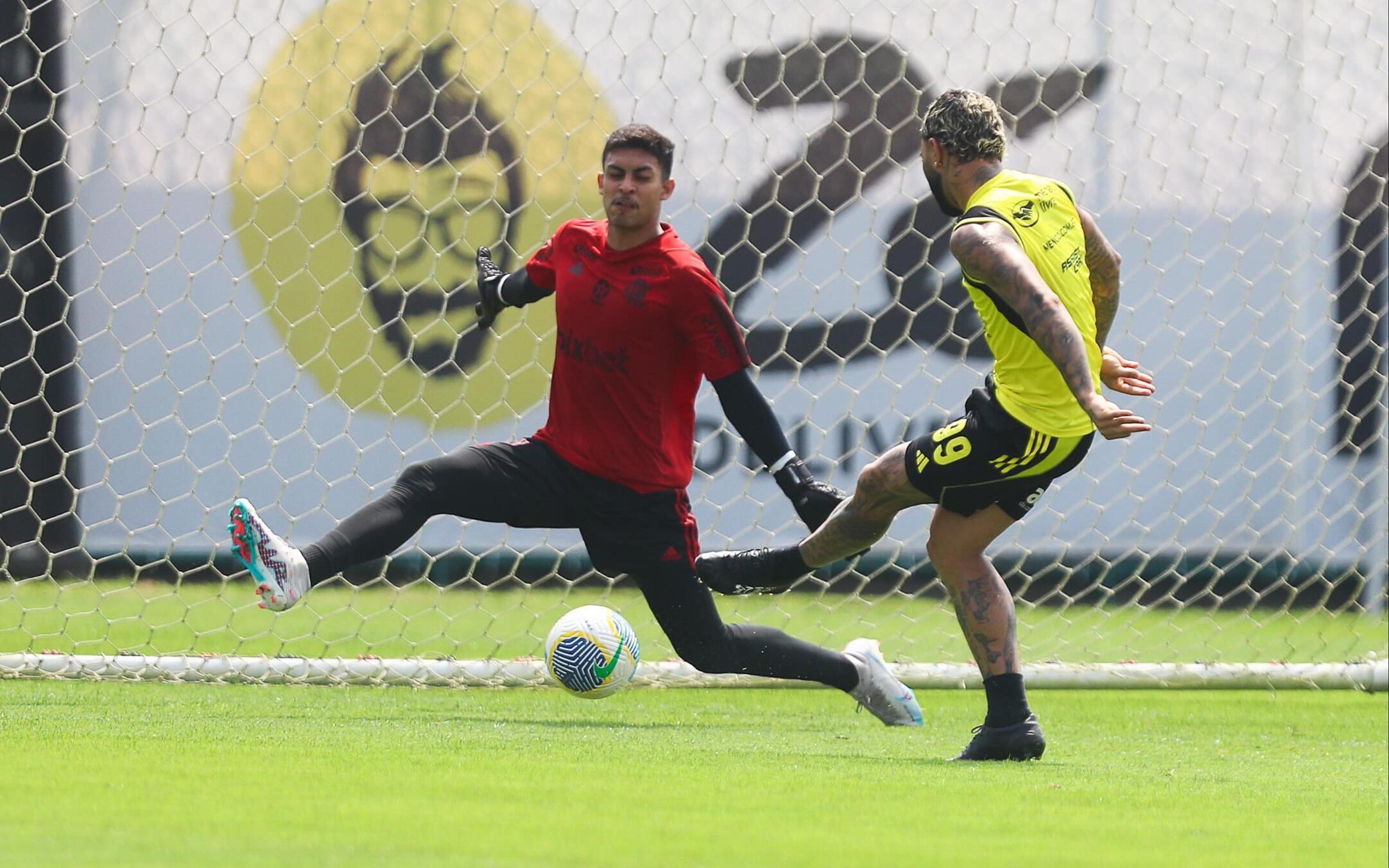 Gabigol treina no time titular do Flamengo e pode ser surpresa contra o Peñarol