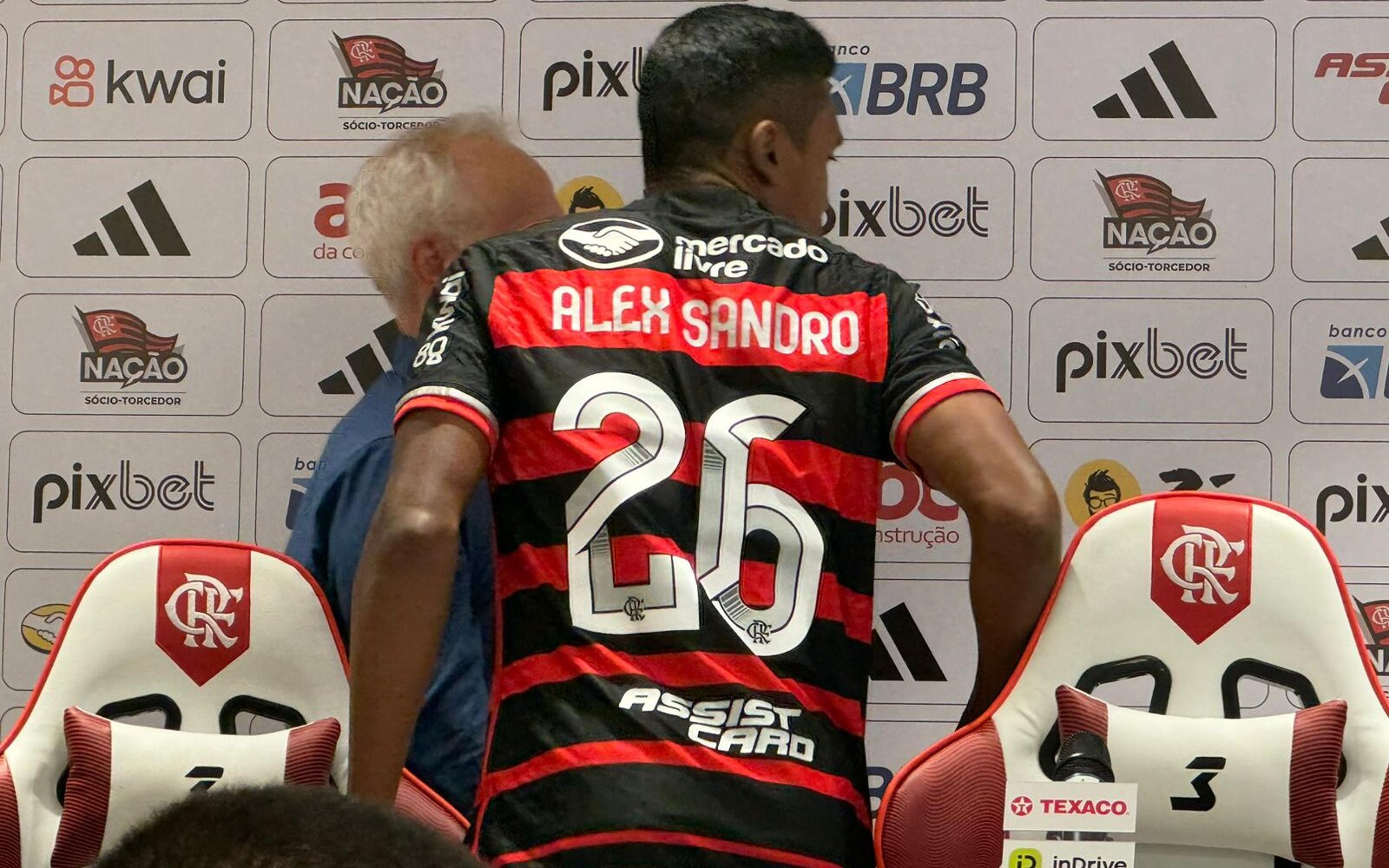 Alex Sandro explica como ‘fator Tite’ foi determinante para acertar com Flamengo