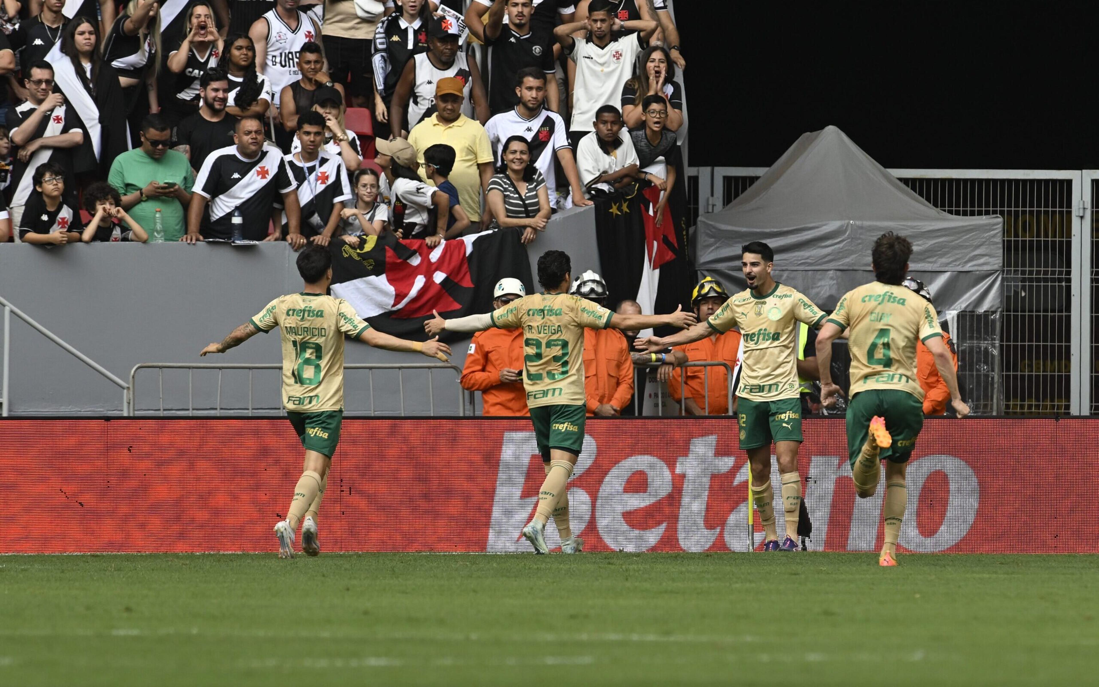 No Mané Garrincha, Palmeiras vence Vasco e reassume vice-liderança do Brasileirão