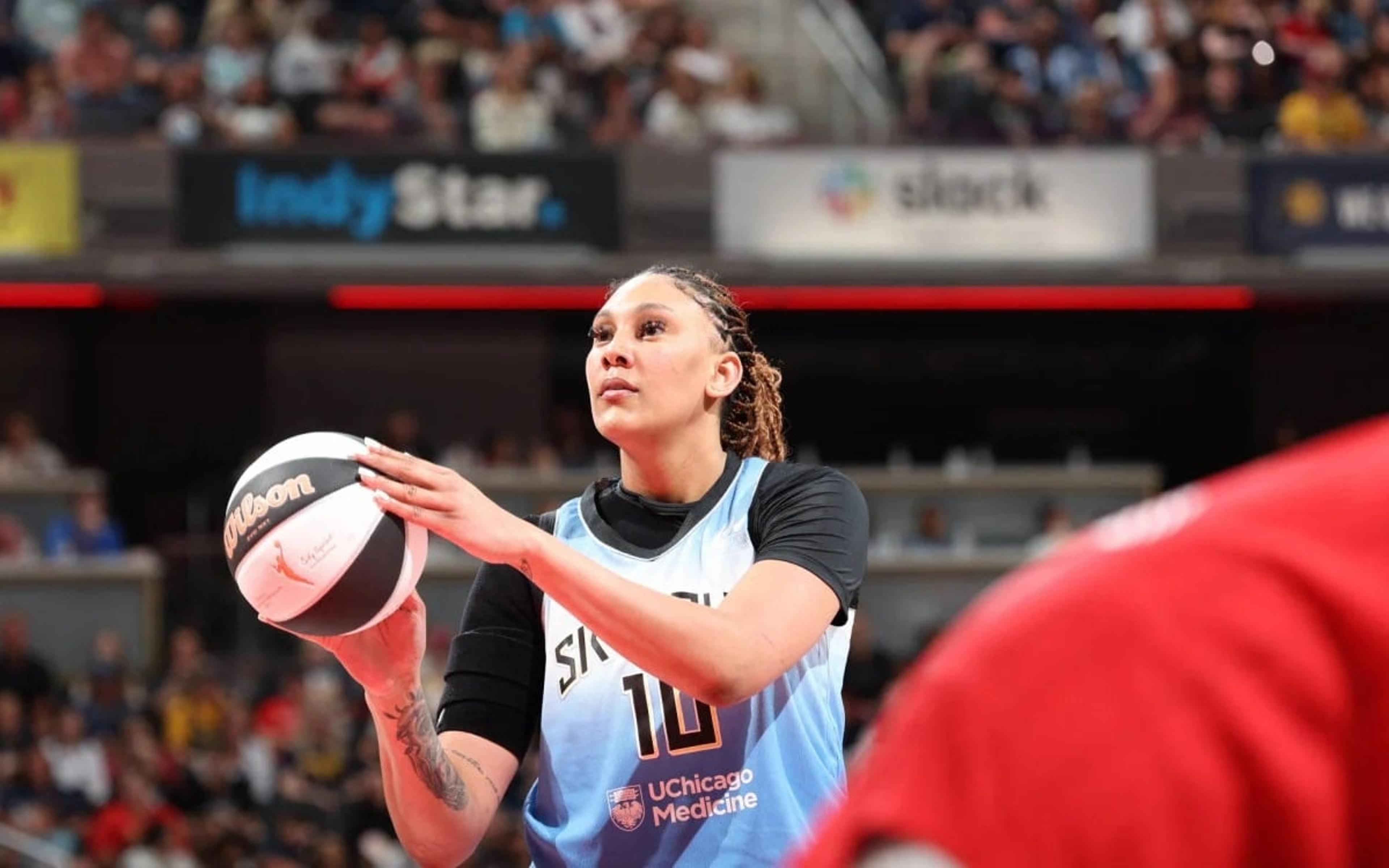 Brasileira é eleita para time de melhores calouras do ano da WNBA