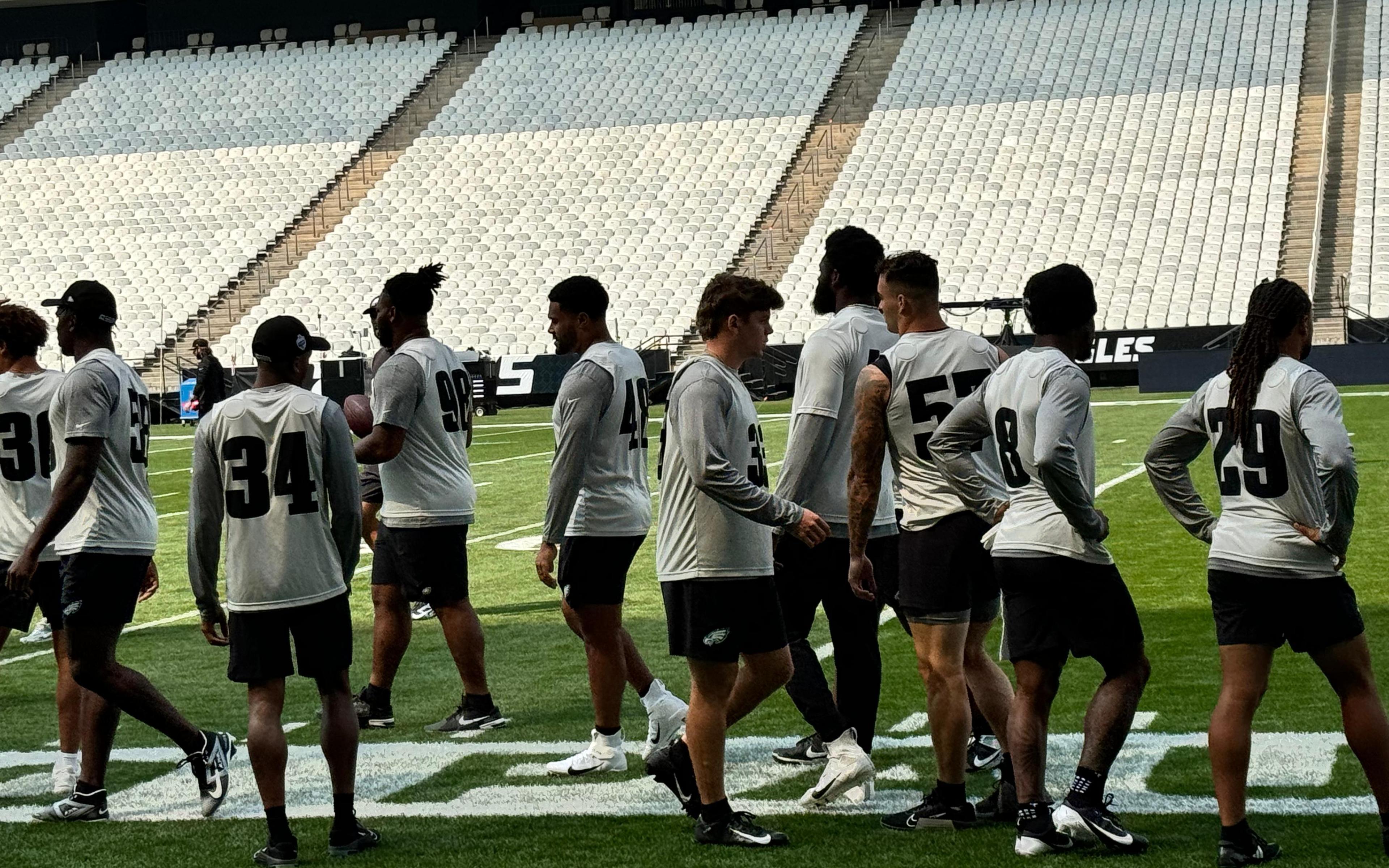 Philadelphia Eagles faz treino na Neo Química Arena; veja os bastidores da preparação