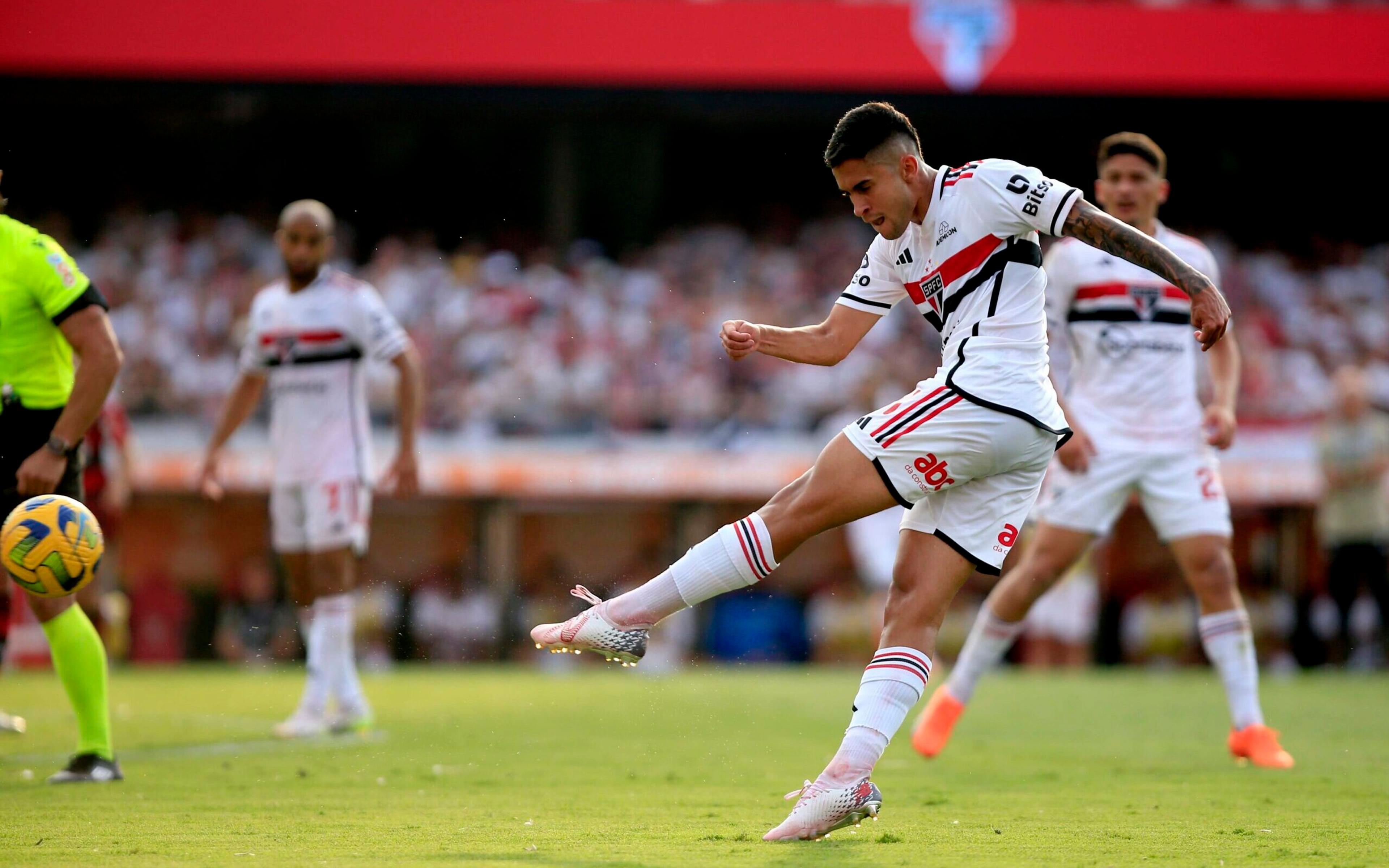 São Paulo consegue efeito suspensivo para dupla punida pelo STJD