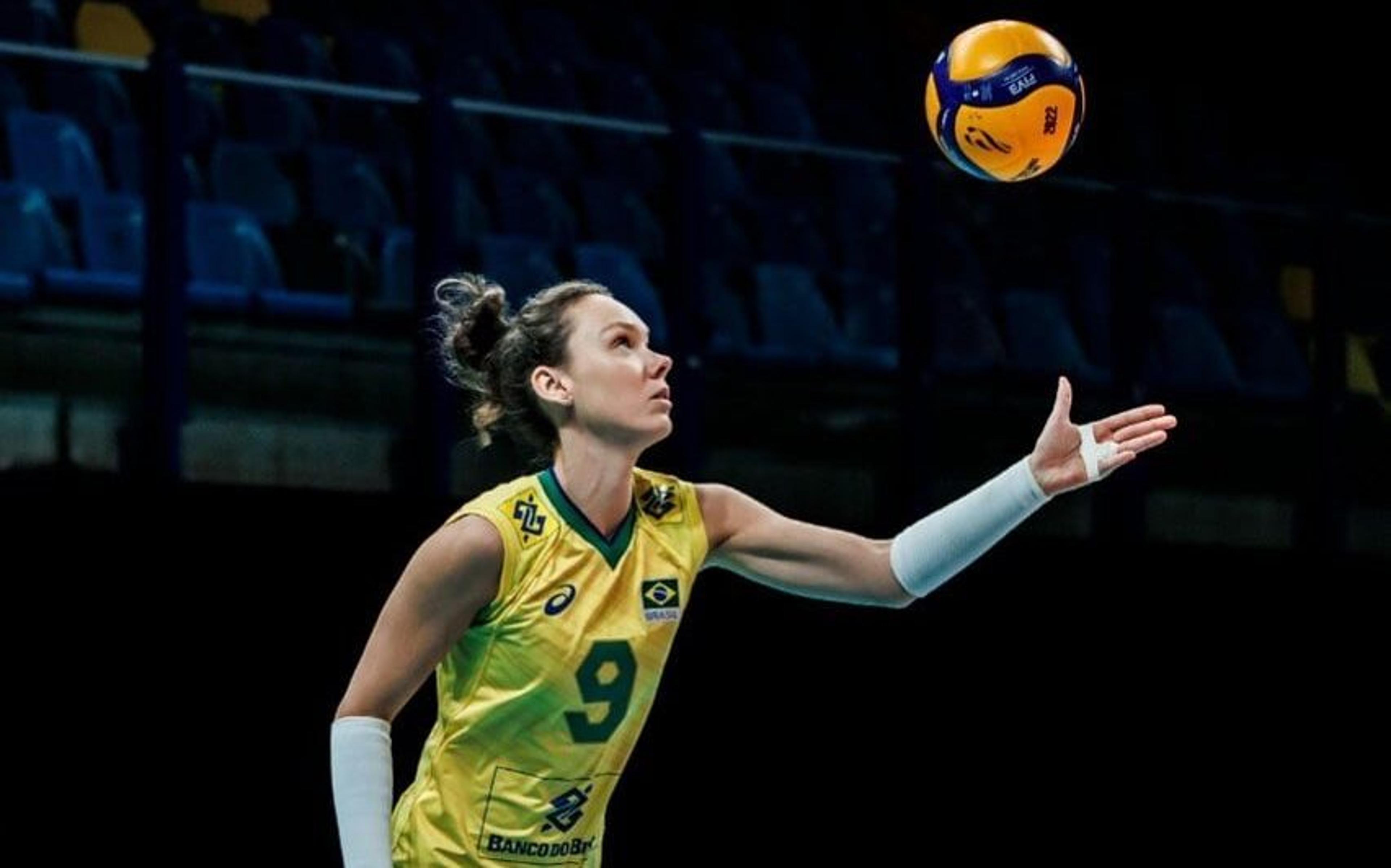 Roberta abre jogo sobre futuro na Seleção Brasileira de vôlei e responde se voltará ao Brasil