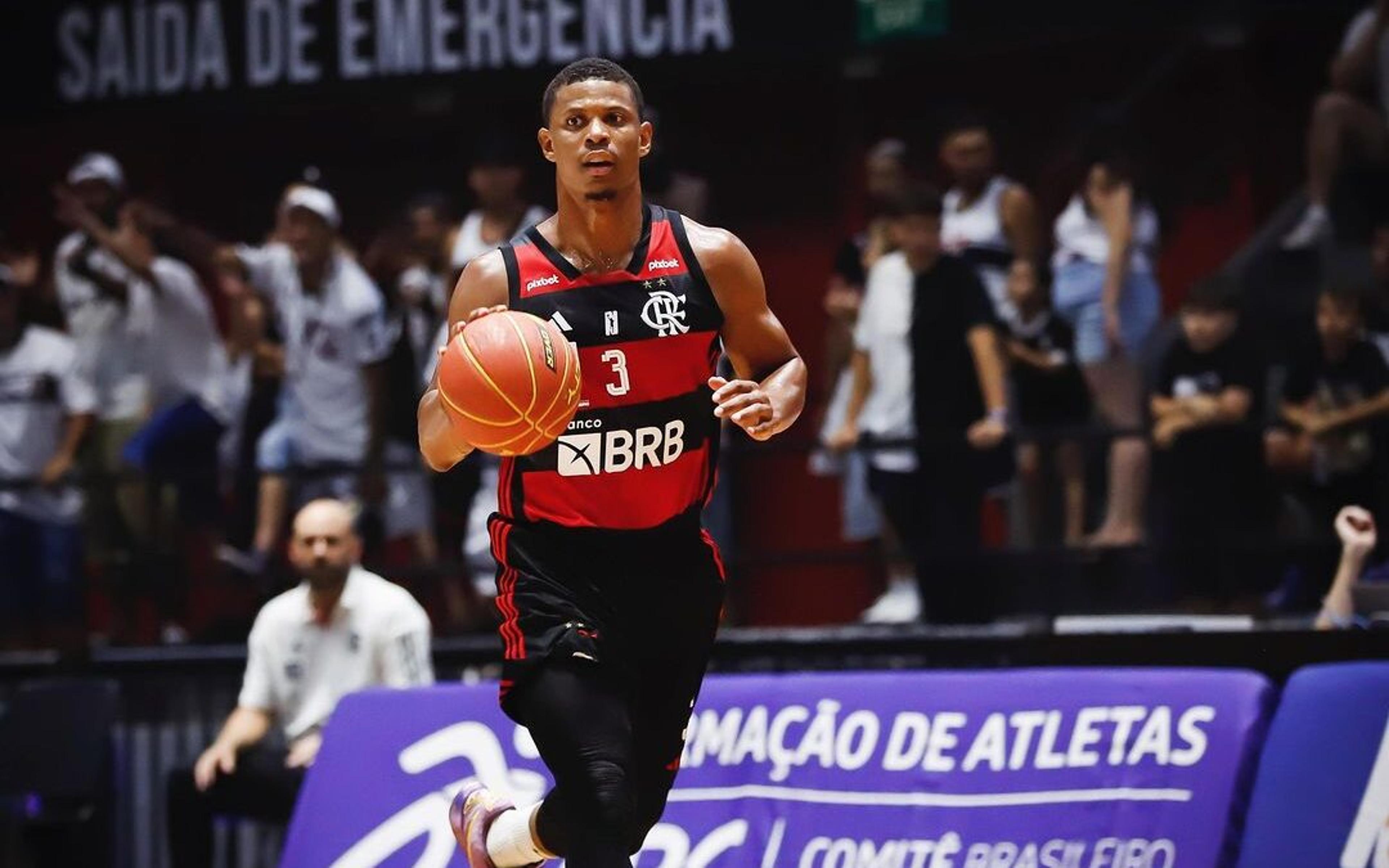 Ex-NBA diz que jogar basquete no Brasil é mais difícil