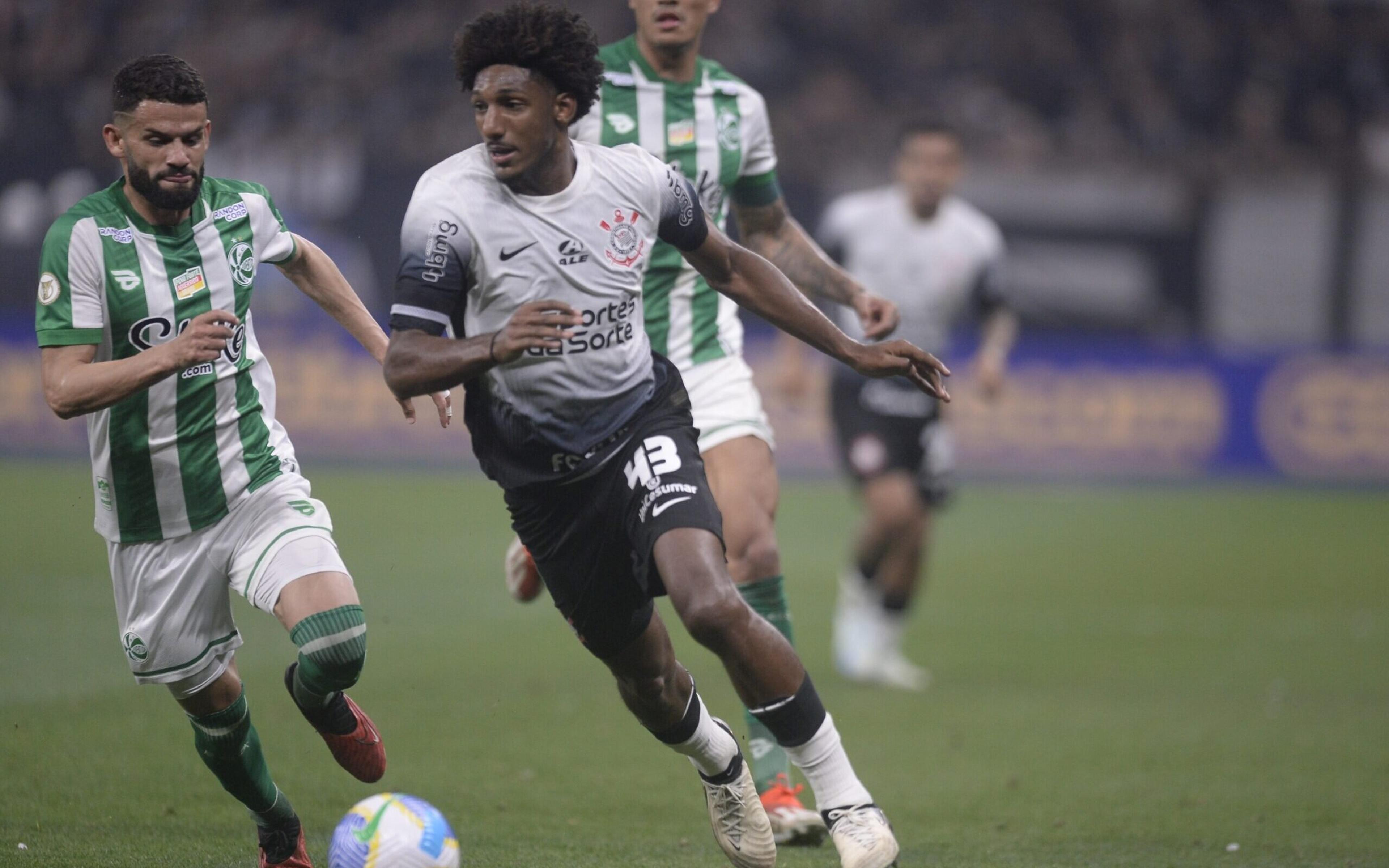 Emiliano Díaz justifica saída de Talles Magno em classificação do Corinthians na Copa do Brasil