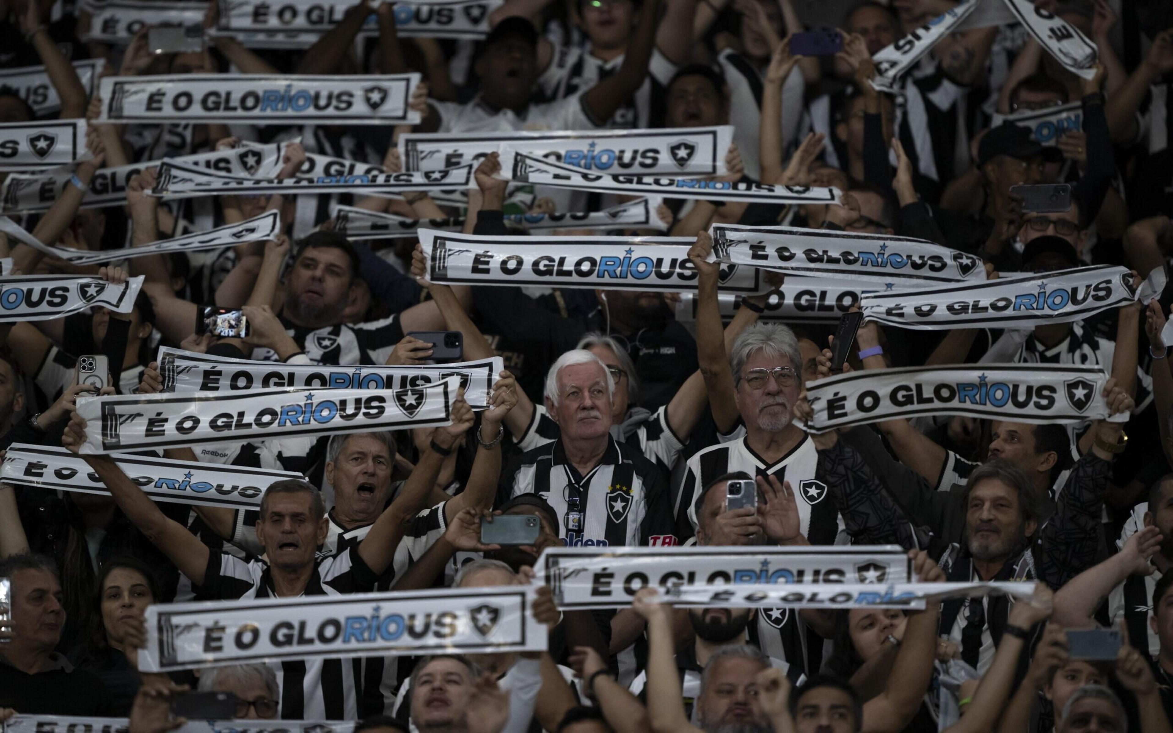 Torcida do Botafogo rebate provocação de são-paulinos após classificação na Libertadores