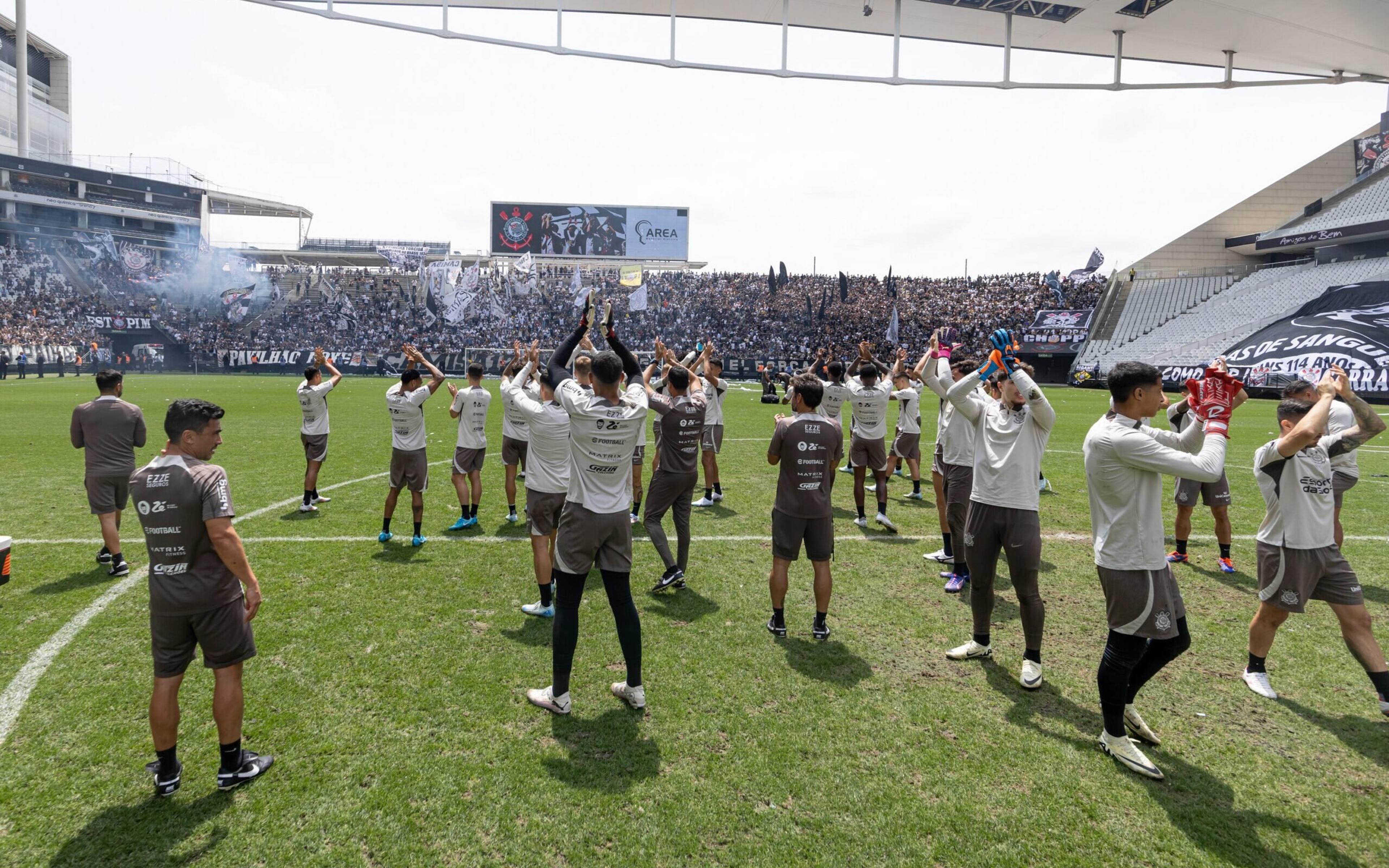 Corinthians faz treino aberto para 25 mil torcedores e encerra preparação para o Majestoso