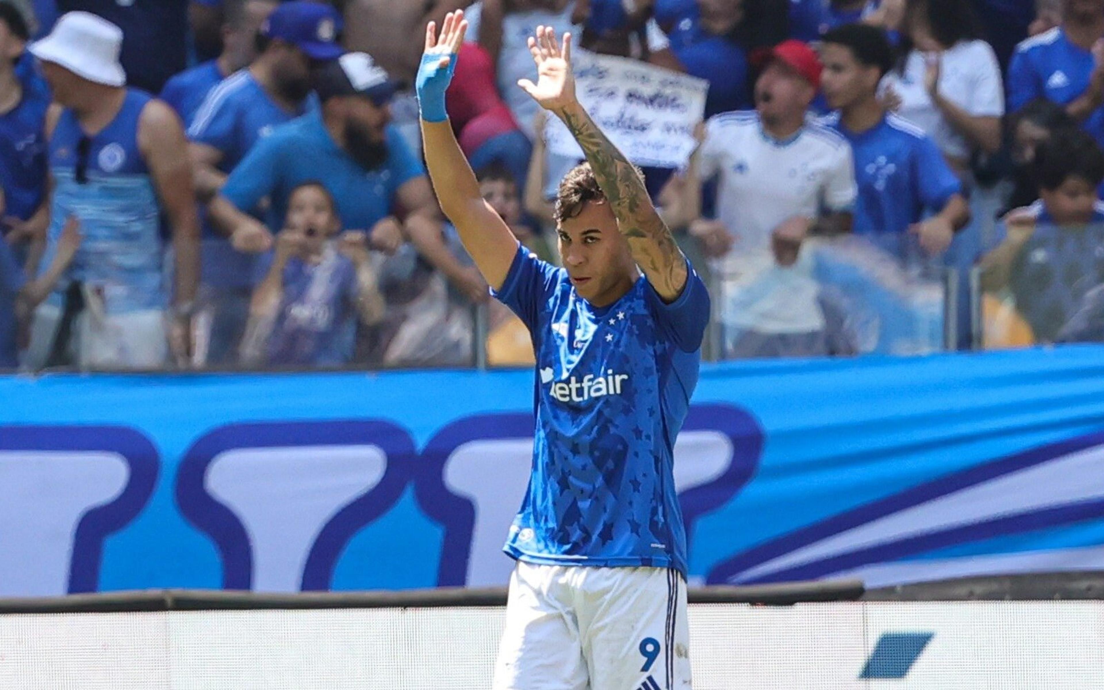 Kaio Jorge desencanta, e Cruzeiro bate o Atlético-GO no Mineirão