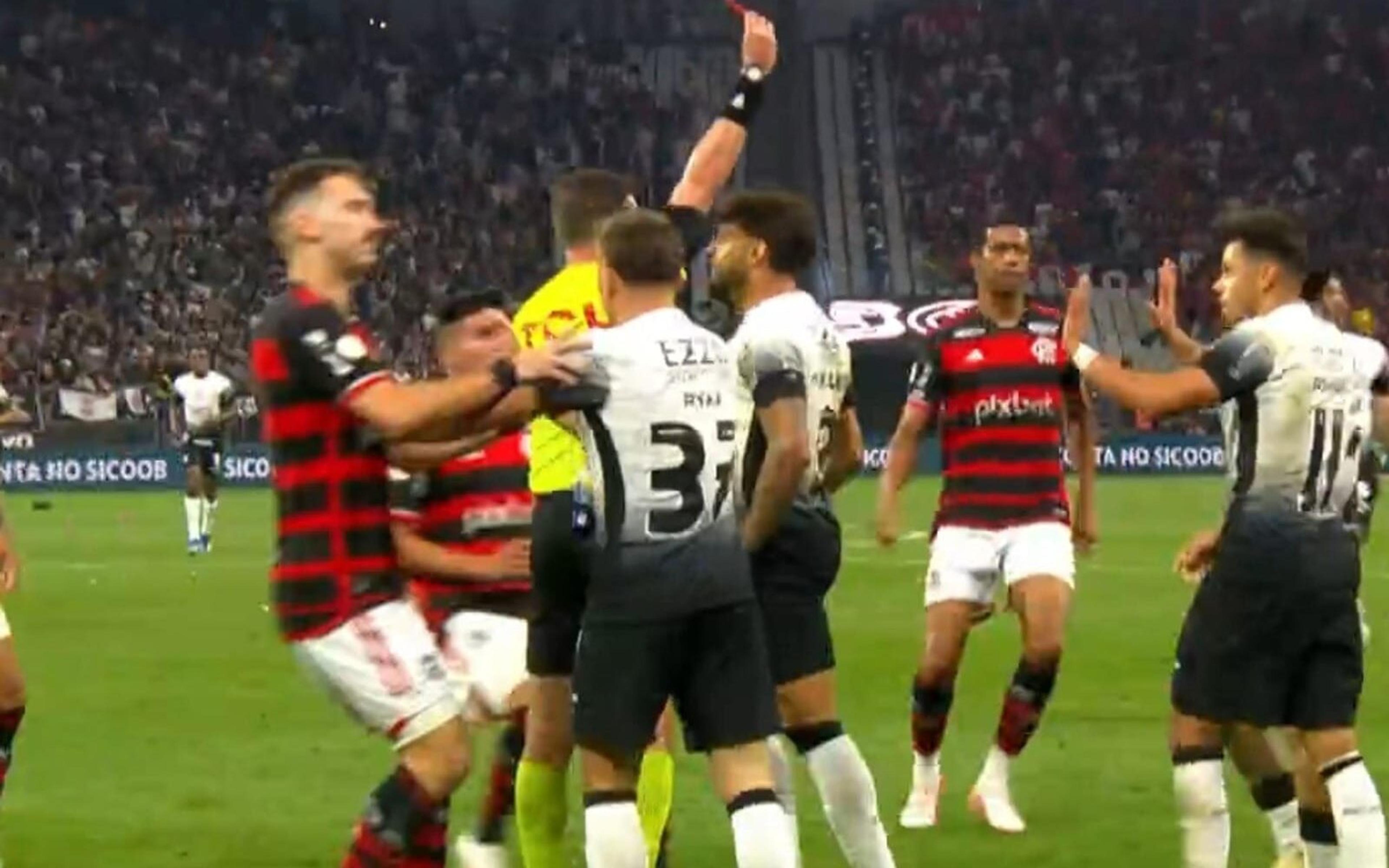 Corinthians x Flamengo: Yuri Alberto dá tesoura em Wesley e gera briga em campo