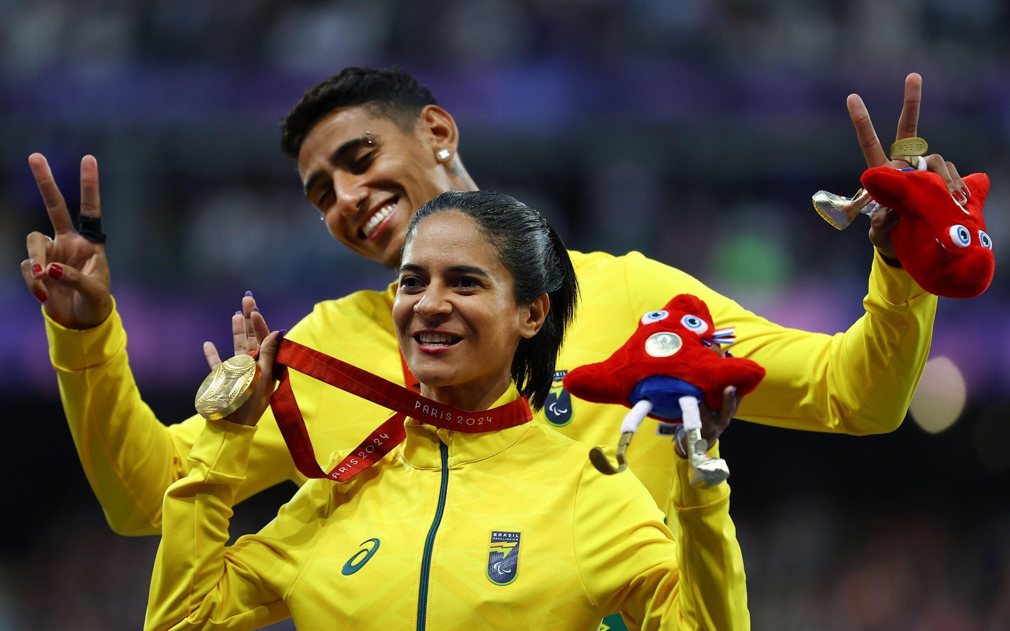 Jerusa Geber faz história em Paris com dois ouros e novo recorde mundial nos 100m