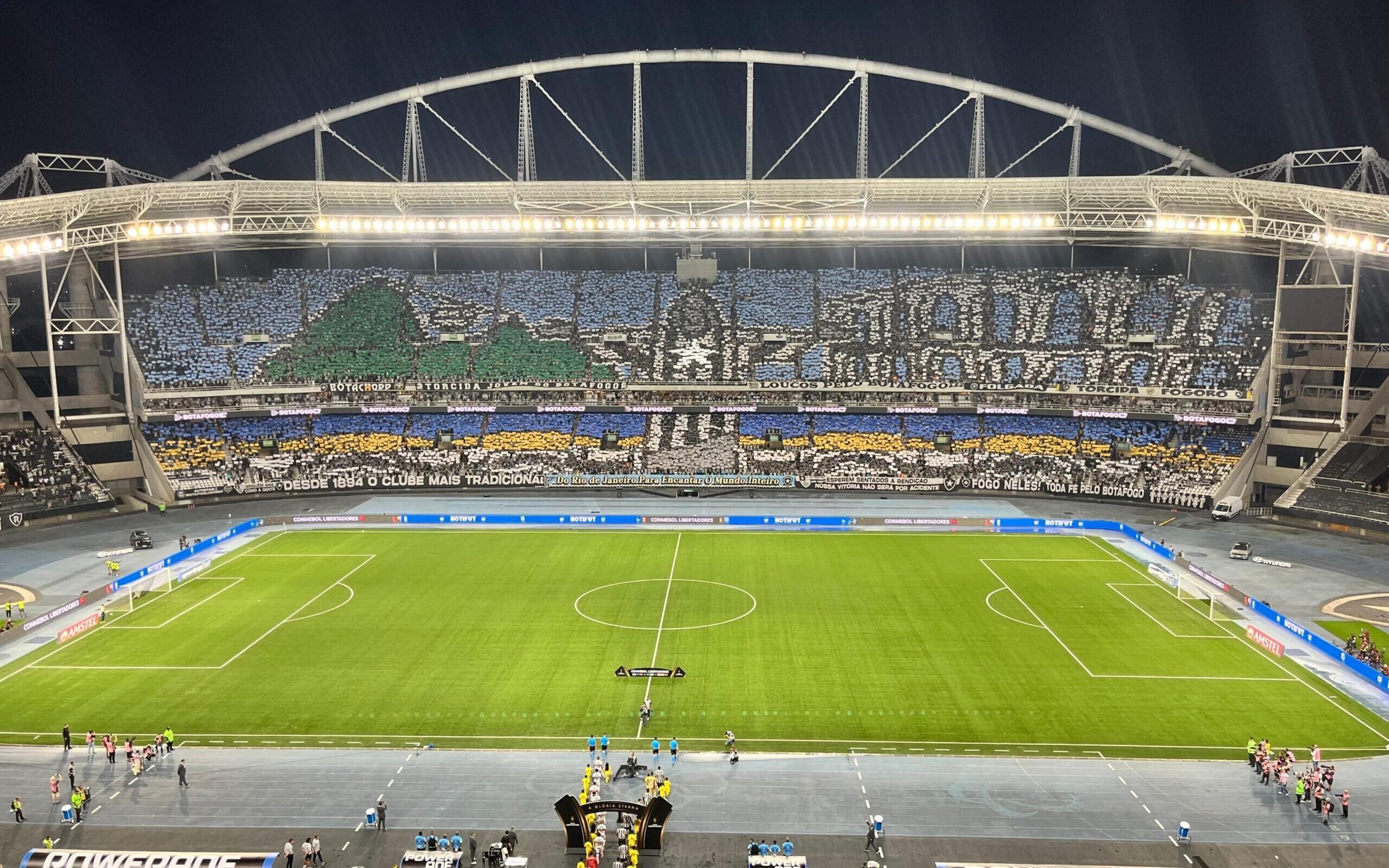 Torcida do Botafogo bate recorde de sócios, esgota ingressos e exibe mosaico inédito