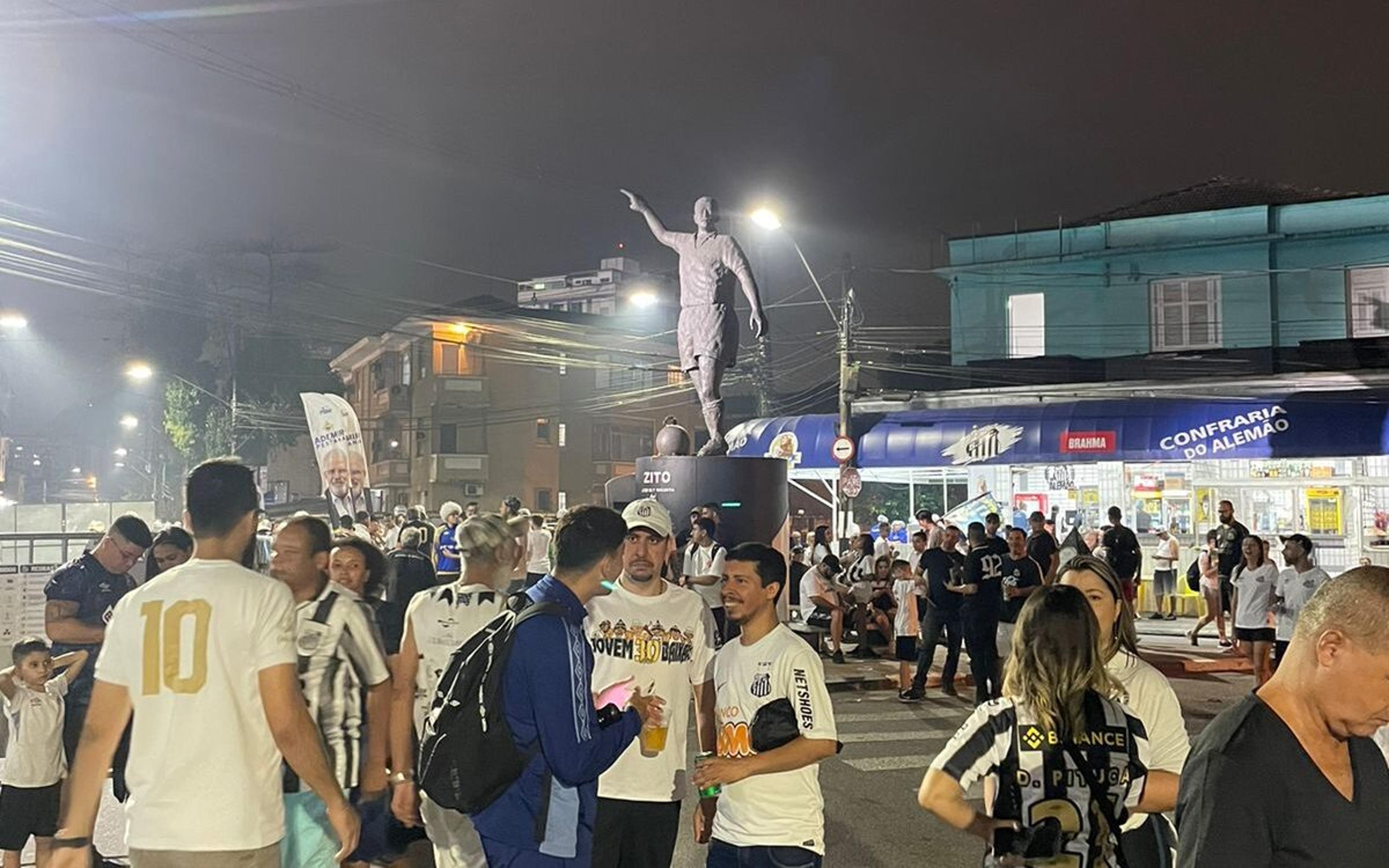 Torcida do Santos se une antes de jogo decisivo na Vila